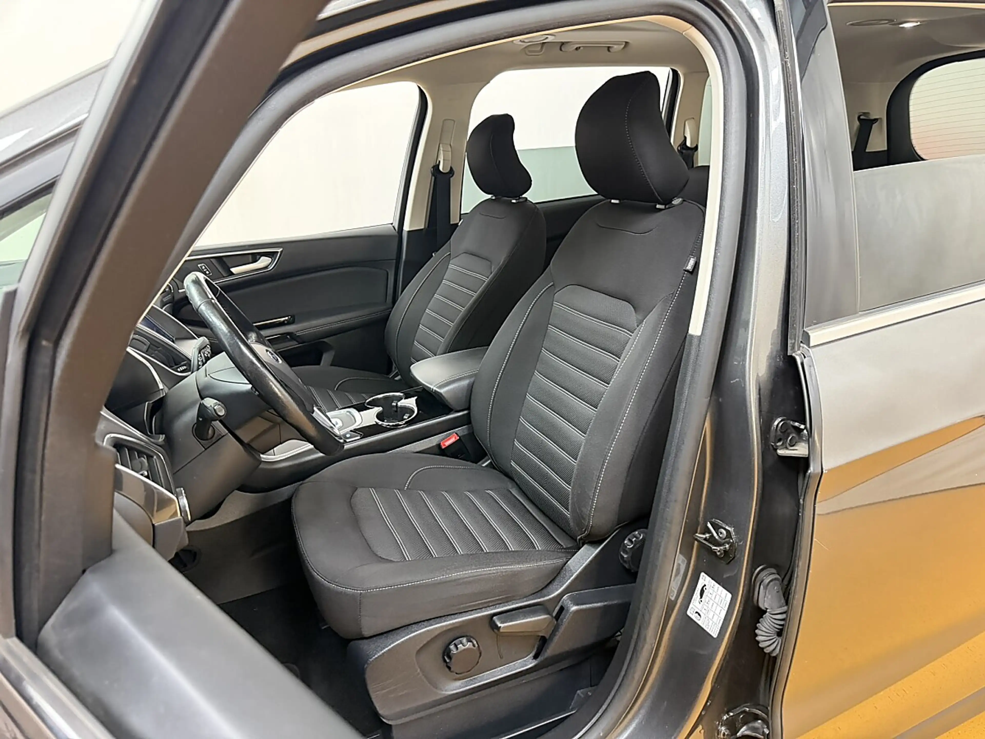 Ford Galaxy 2,0 EcoBlue SCR Titanium Aut. — photo 7