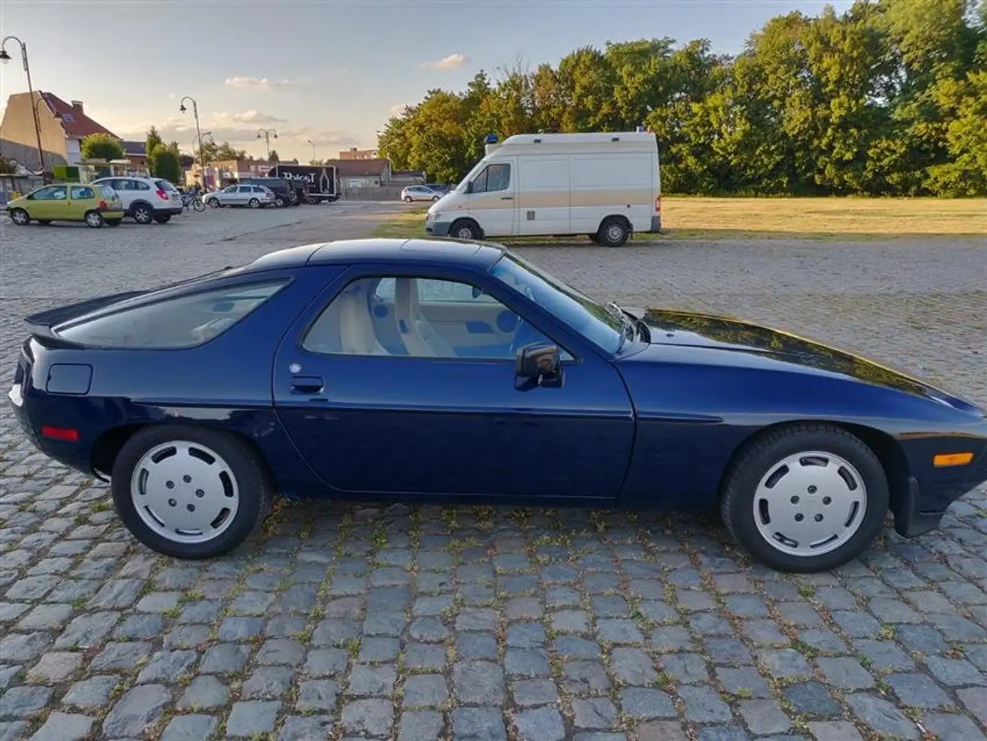 Porsche 928 S3 Modrá - 1