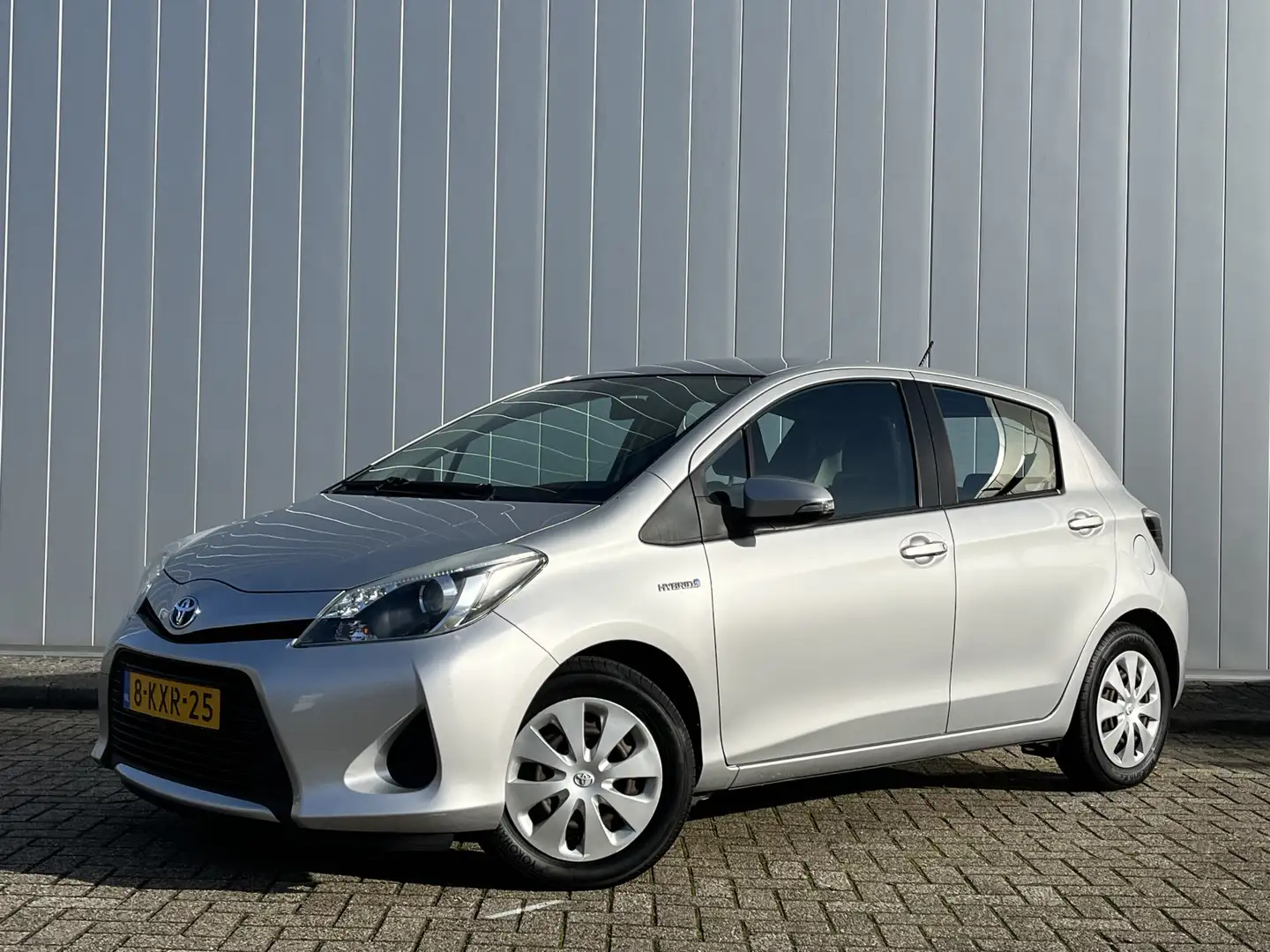 Toyota Yaris 1.5 Full Hybrid Aspiration 1e Eigenaar Dealer onde Gris - 1