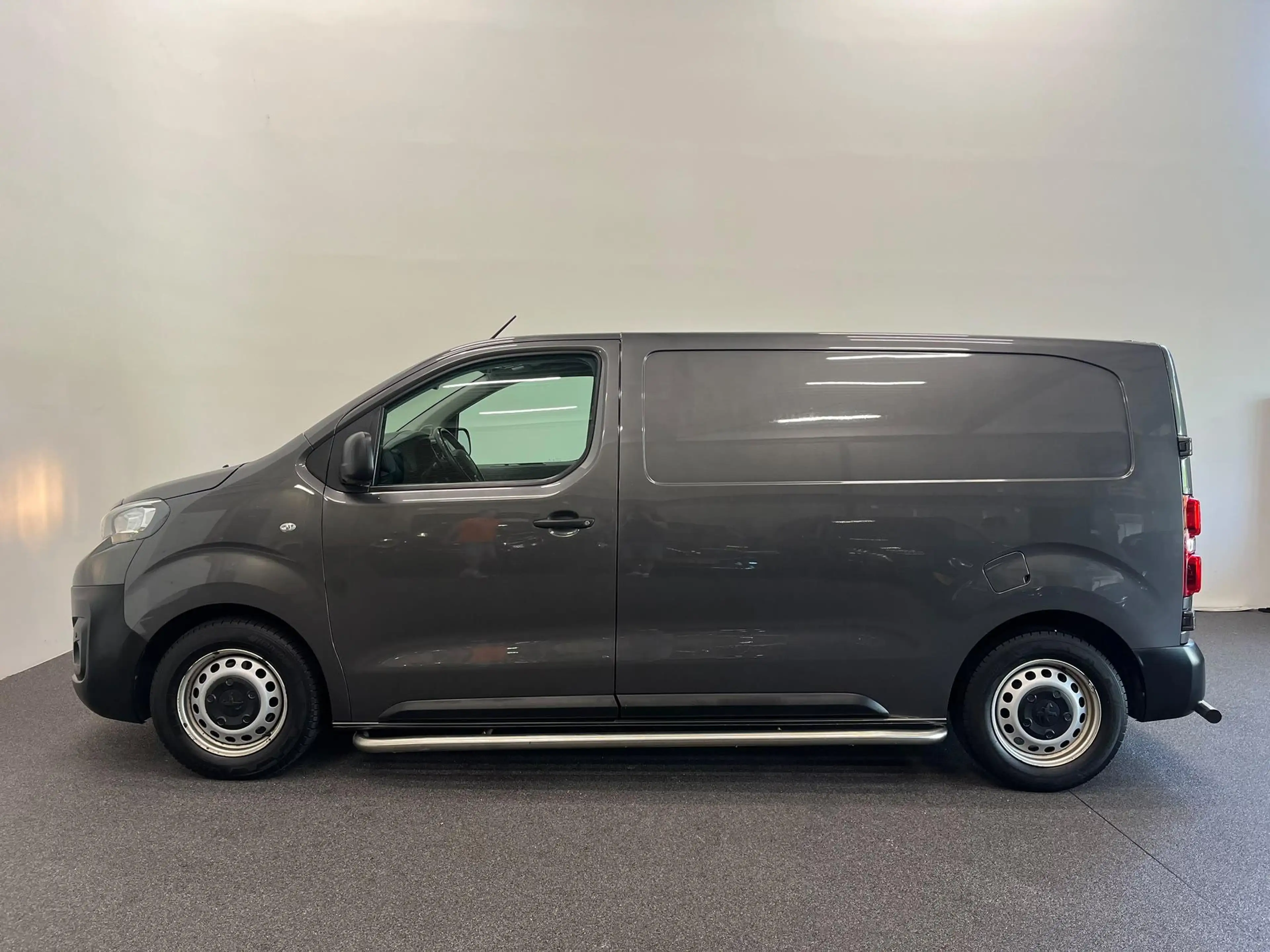 Peugeot Expert 2.0 BlueHDI 145 Standard Premium Airco Navi Cruise — photo 4