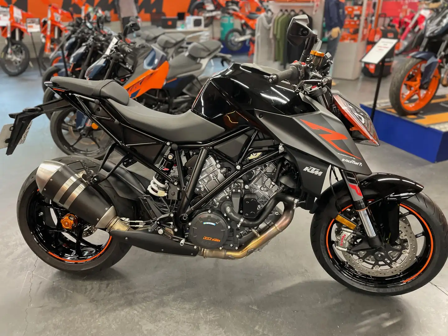 KTM 1290 Super Duke R - 2