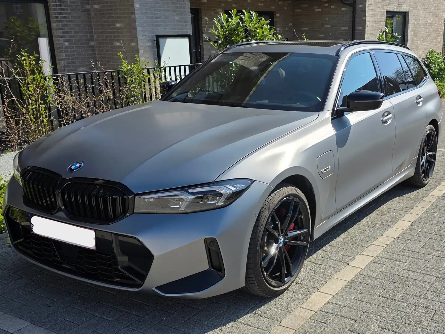 BMW 330 330e Touring xDrive Aut. Grijs - 2