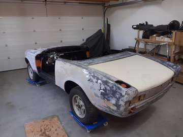 Oldtimer - zerlegter, teilrestaurierter Fiat 124 Spider CS1