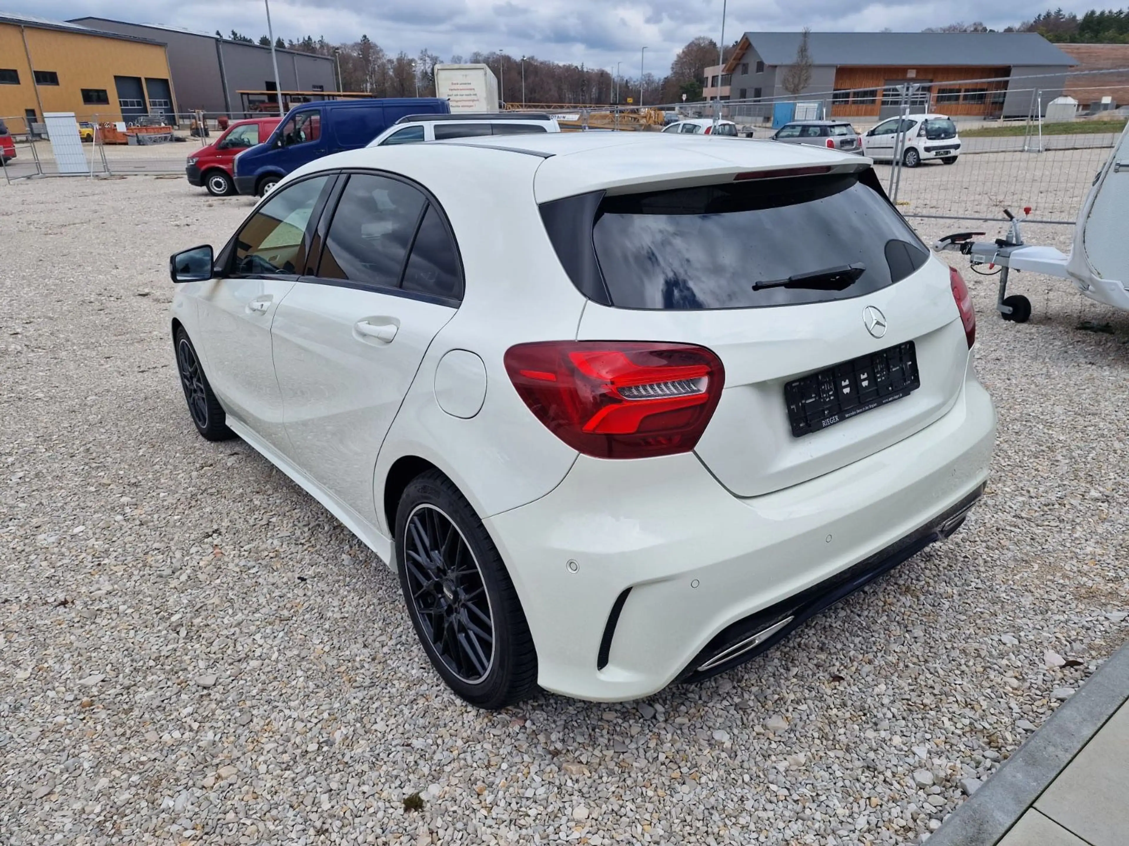 Mercedes-Benz A 200 BlueEfficiency *Amg-Night-Paket*H&K*LED* — photo 4