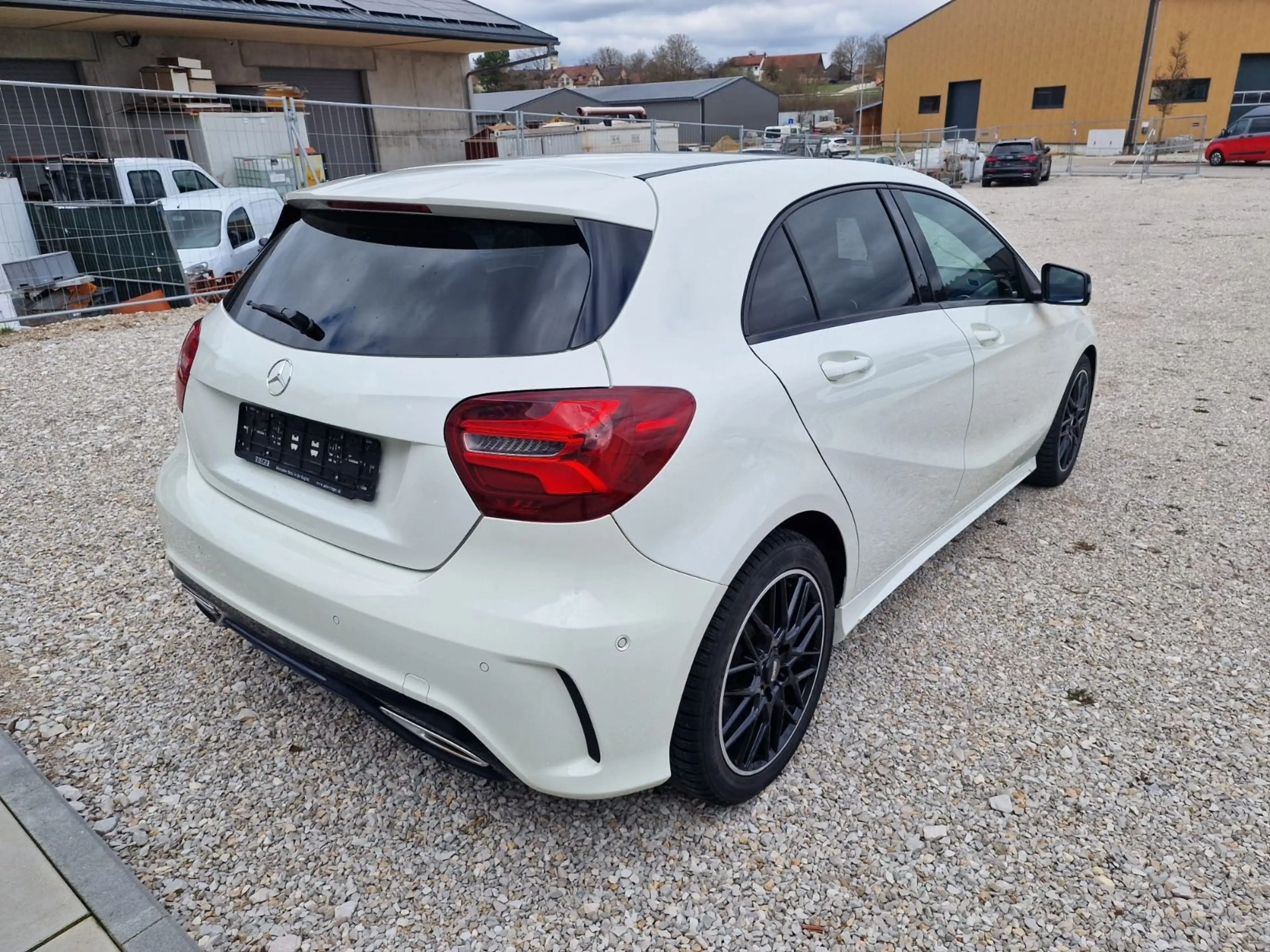 Mercedes-Benz A 200 BlueEfficiency *Amg-Night-Paket*H&K*LED* — photo 2