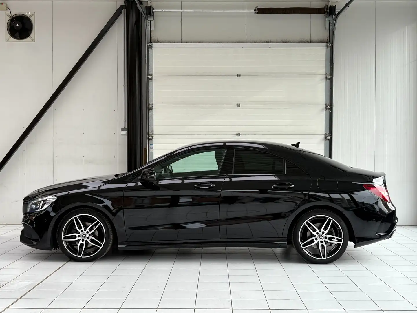 Mercedes-Benz CLA 180 CLA 180 *AMG*XENON*CUIR*GPS*CAMERA*LED AMBI*JANTE* Noir - 2