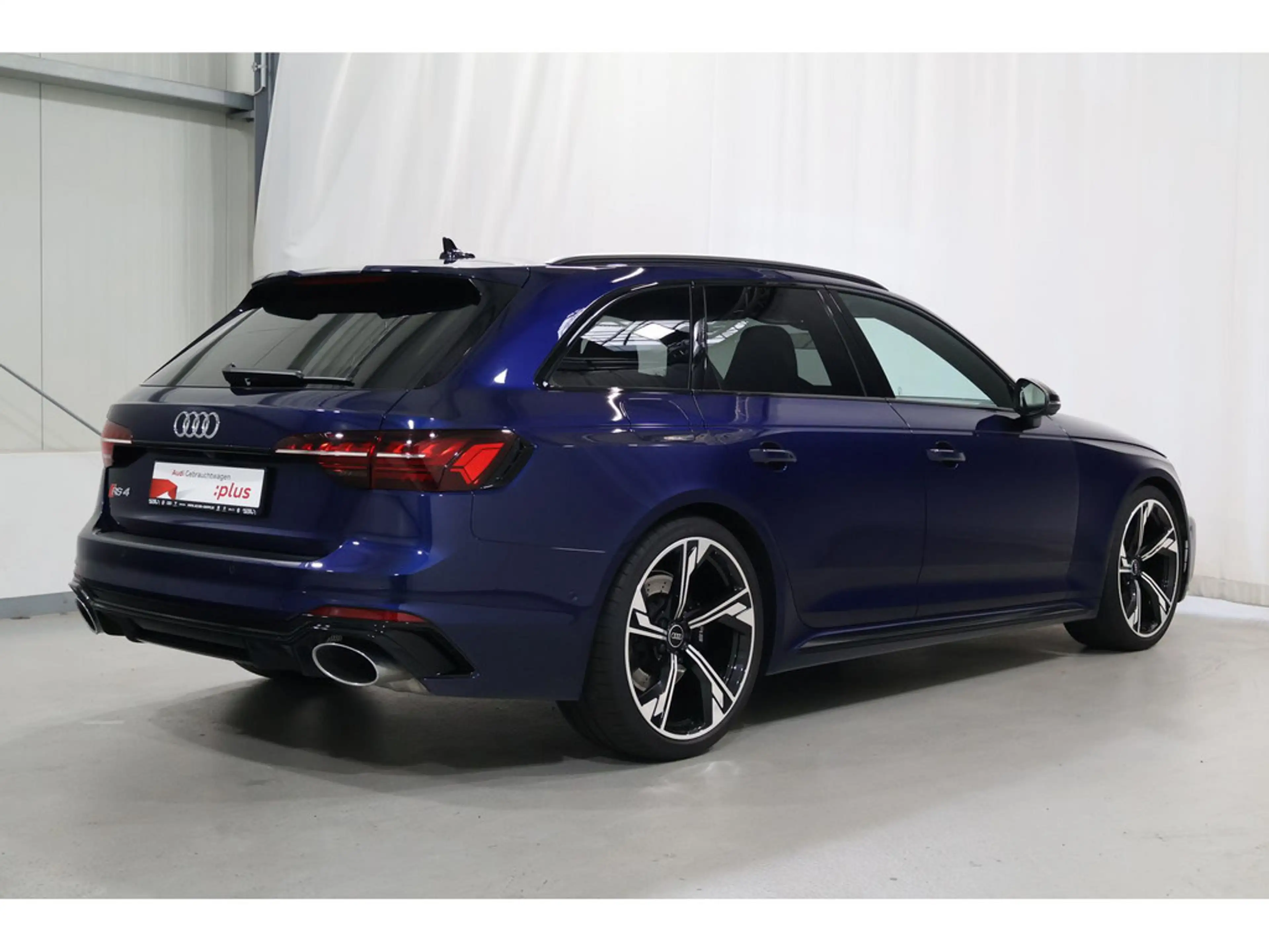 Audi RS4 — photo 4