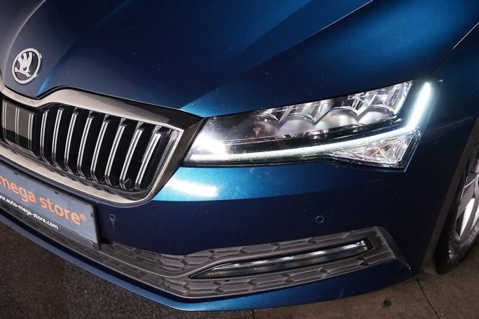 Skoda Superb Combi 2.0 TDI Ambition DSG+ACC+Alcant.+LM Niebieski - 2