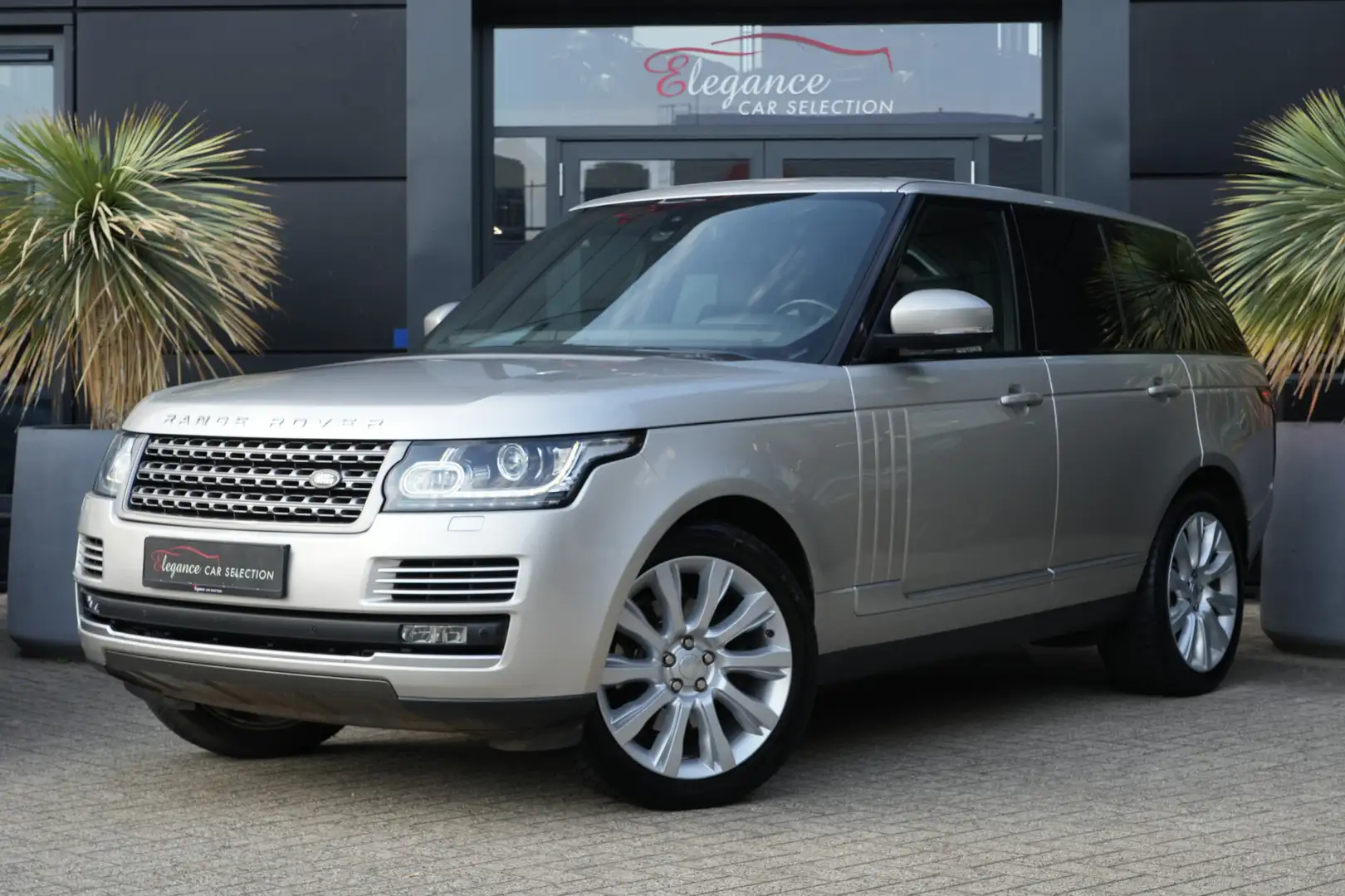 Land Rover Range Rover 3.0 TDV6 Vogue 259pk Navigatie/Stoelverwarming/Mer Bej - 1