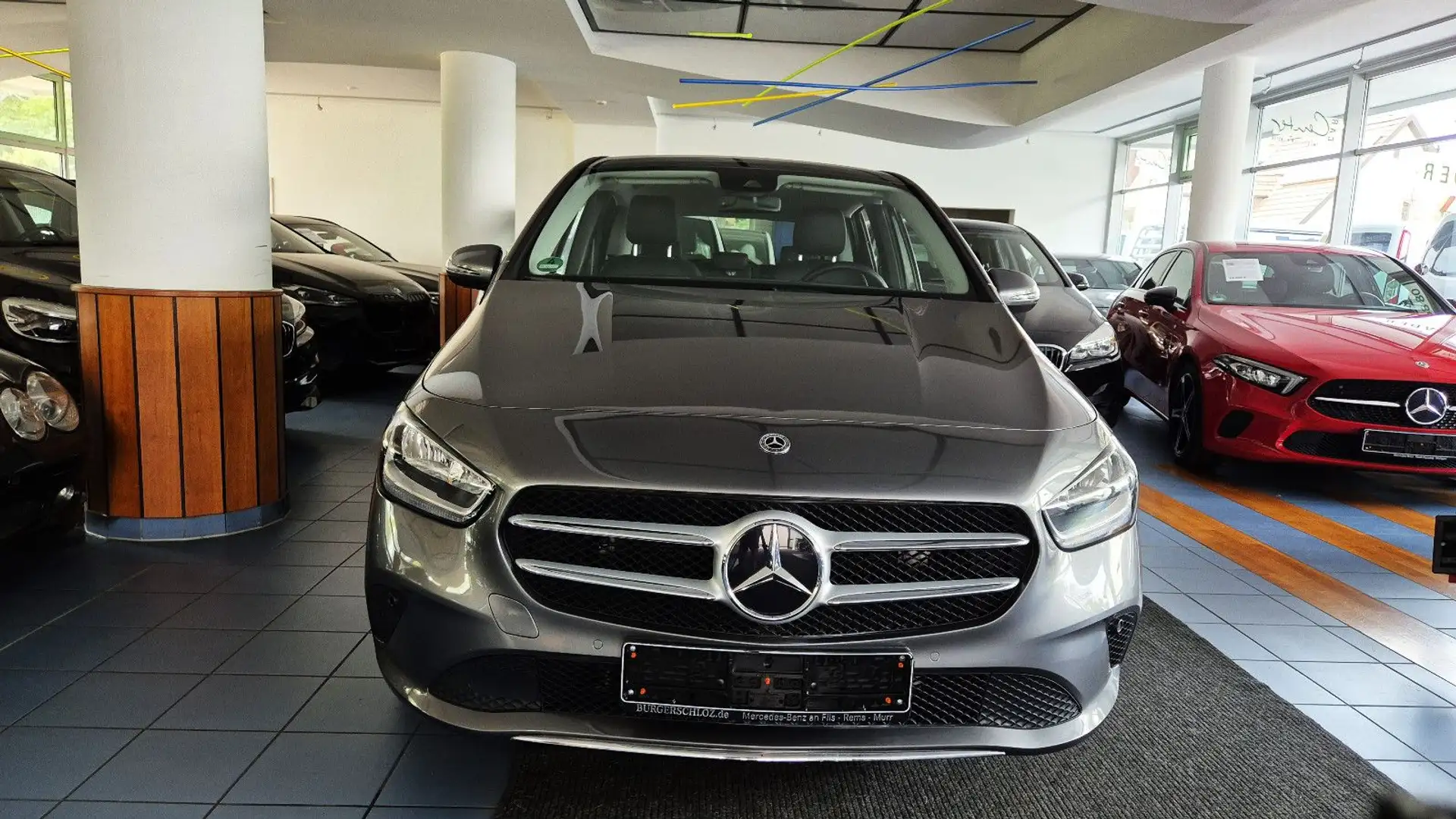 Mercedes-Benz B 180 /M-BUX/Navi/SHZ/Parkass/Spur/Temp/Widescree Grijs - 2