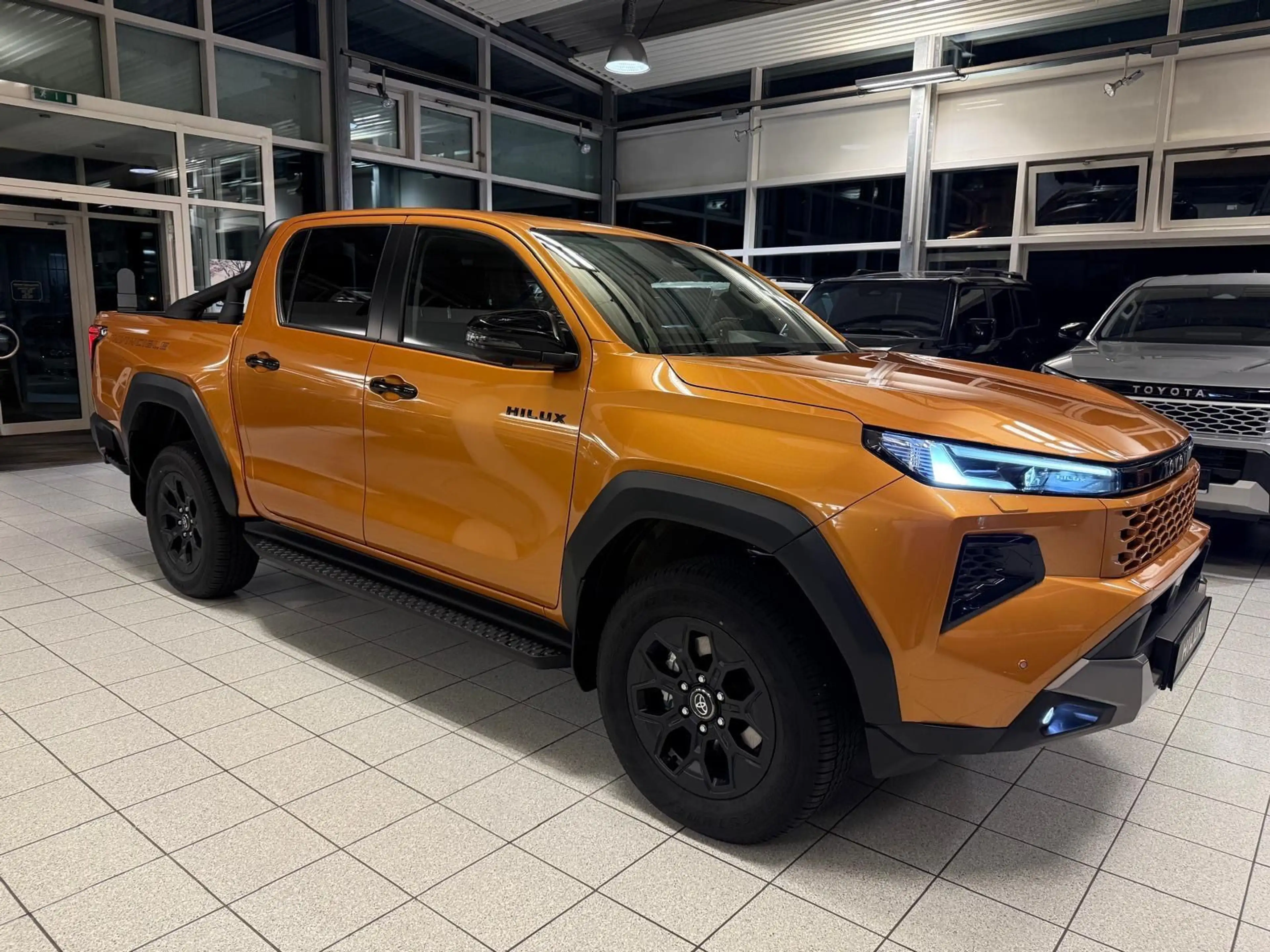 Toyota Hilux DOUBLE CAB INVINCIBLE-HYB.-27-BÜGEL-360 CAM.-JBL — photo 3