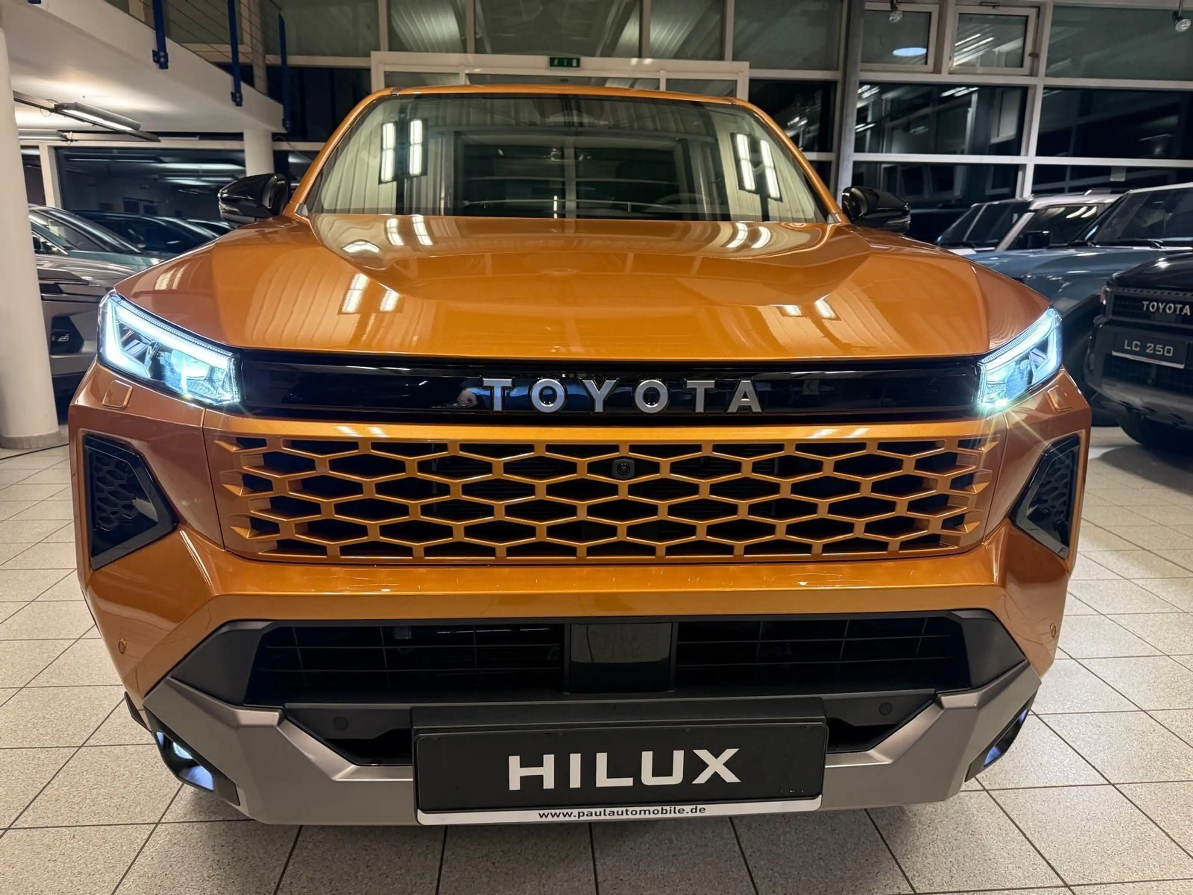 Toyota Hilux DOUBLE CAB INVINCIBLE-HYB.-27-BÜGEL-360 CAM.-JBL — photo 5