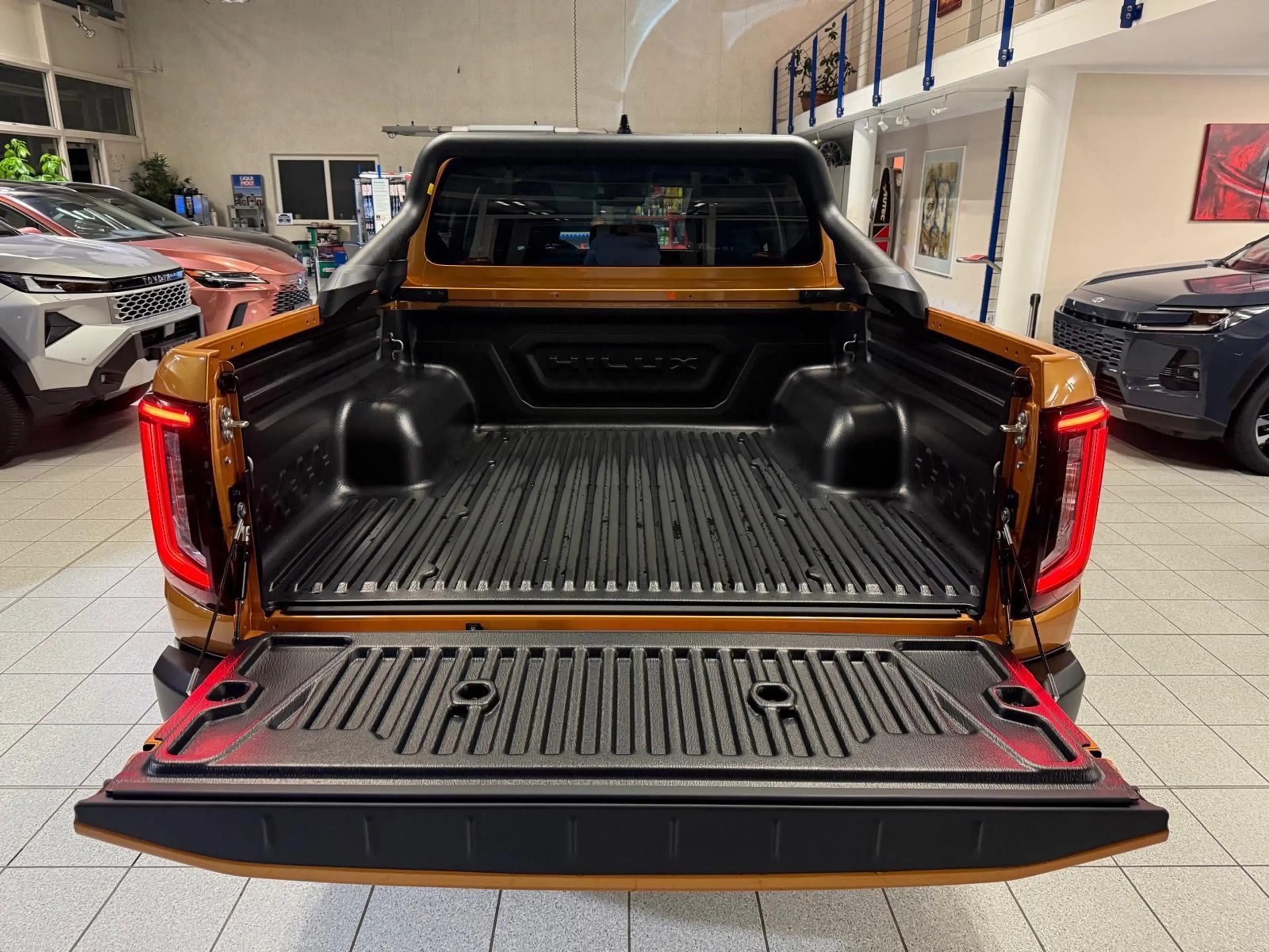 Toyota Hilux DOUBLE CAB INVINCIBLE-HYB.-27-BÜGEL-360 CAM.-JBL — photo 13