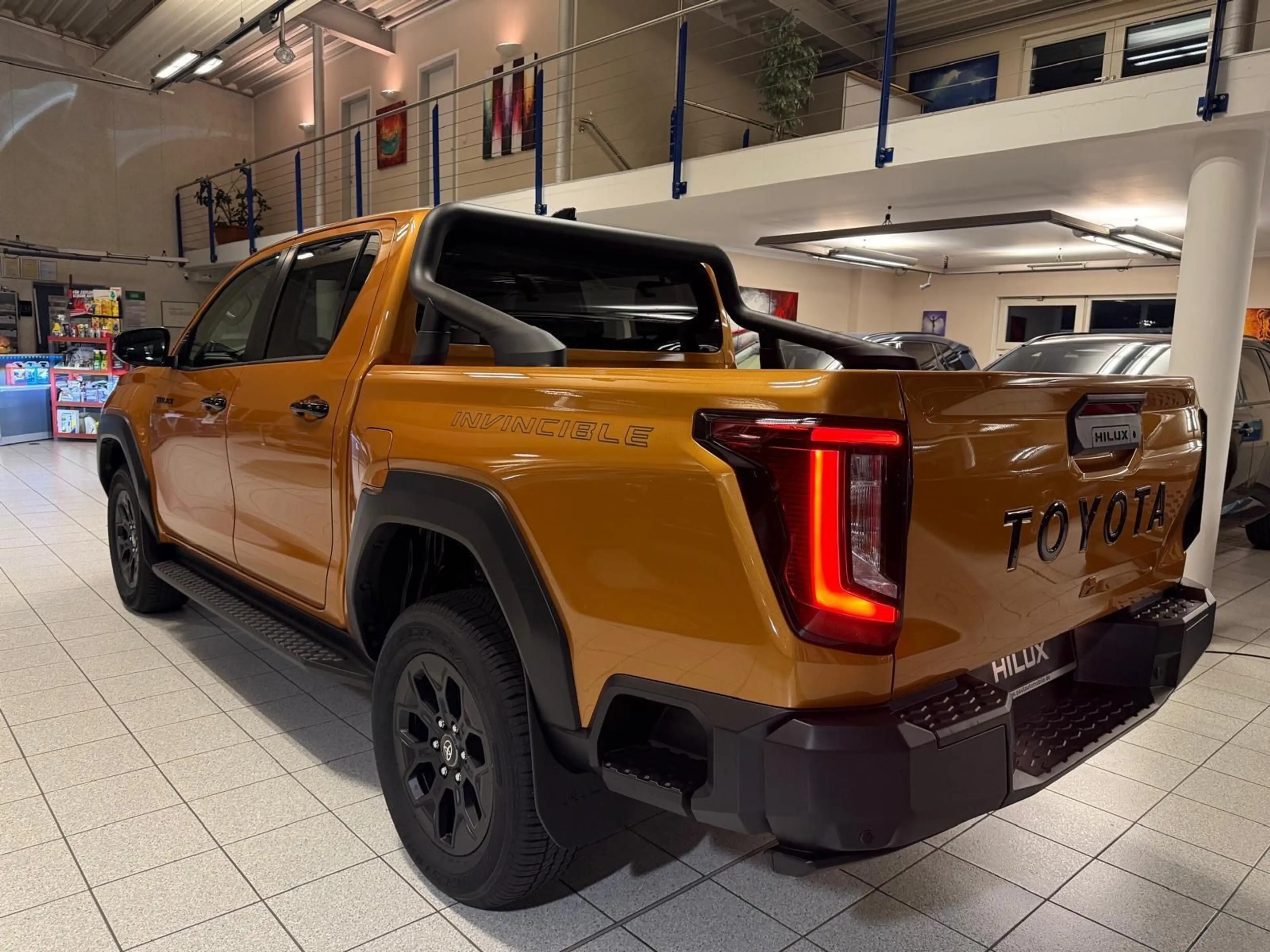 Toyota Hilux DOUBLE CAB INVINCIBLE-HYB.-27-BÜGEL-360 CAM.-JBL — photo 11