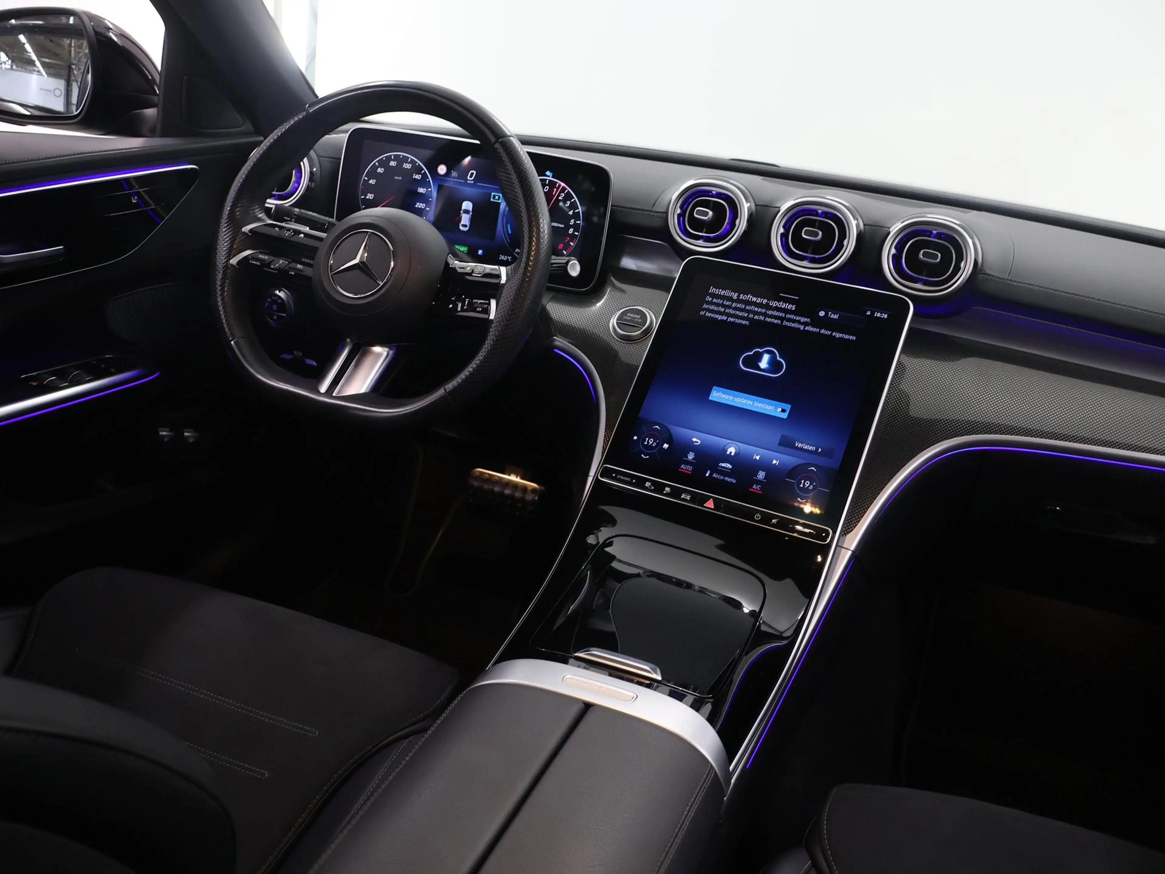 Mercedes-Benz C 300 e AMG Line | Panoramadak | Night | Sfeerverlichtin — photo 9