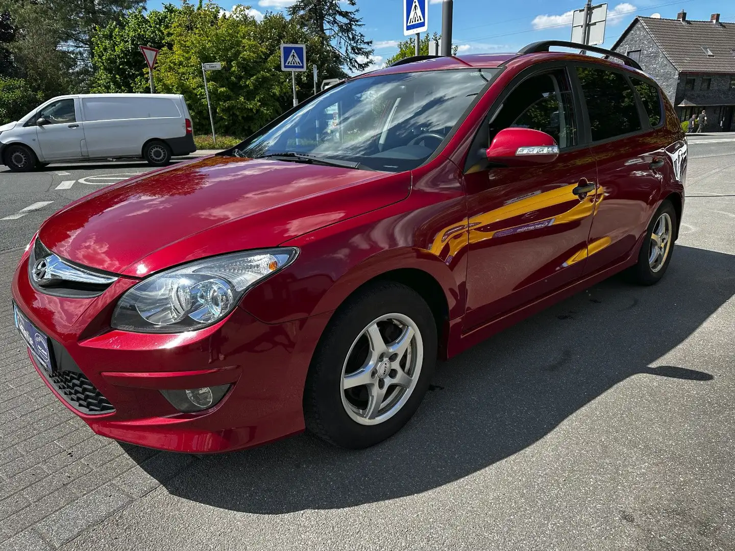 Hyundai i30 CW Kombi Edition*Klima*AHK* Красный - 1