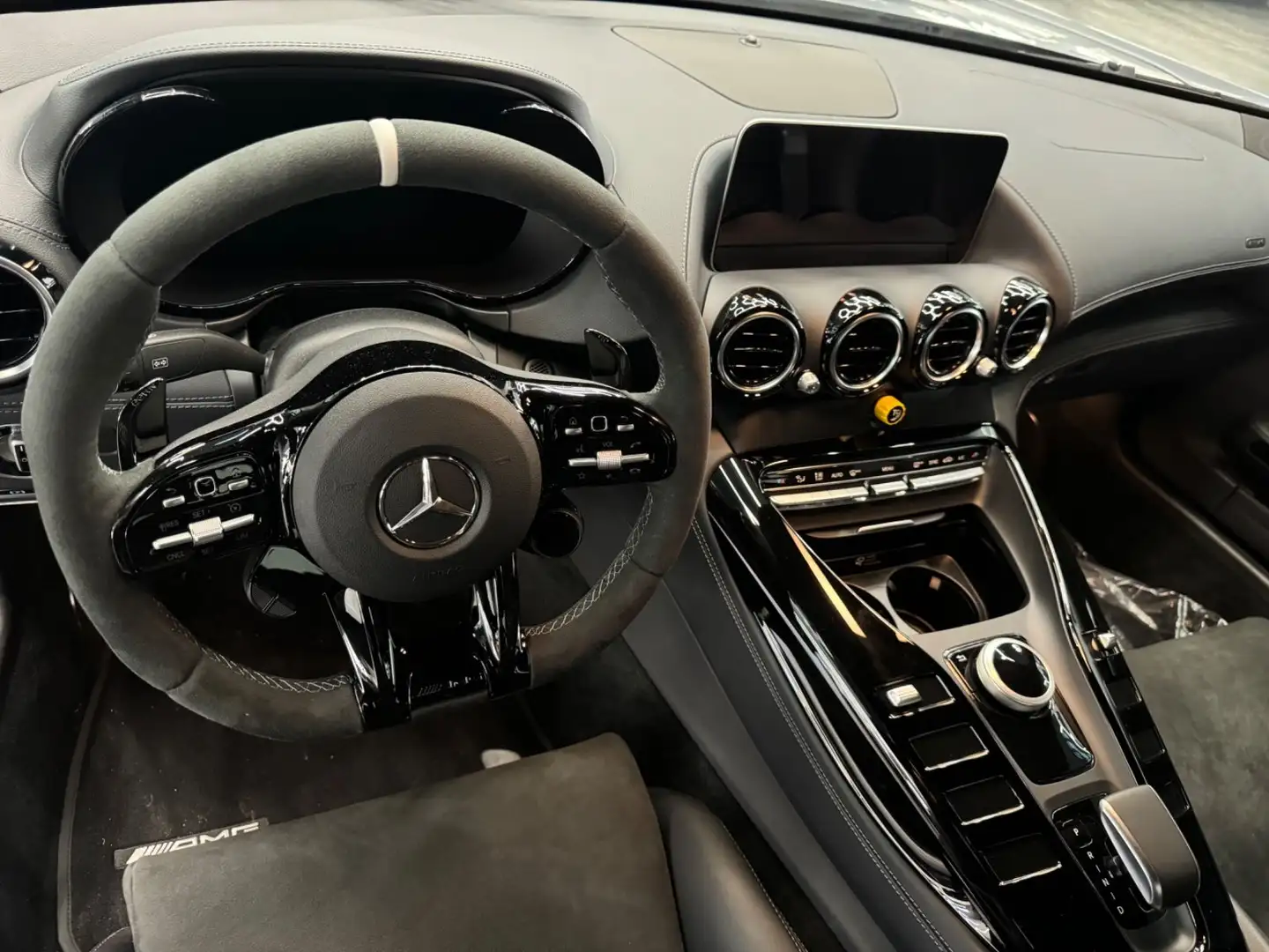 Mercedes-Benz AMG GT PRO CARBON 1 of 750 Grau - 2