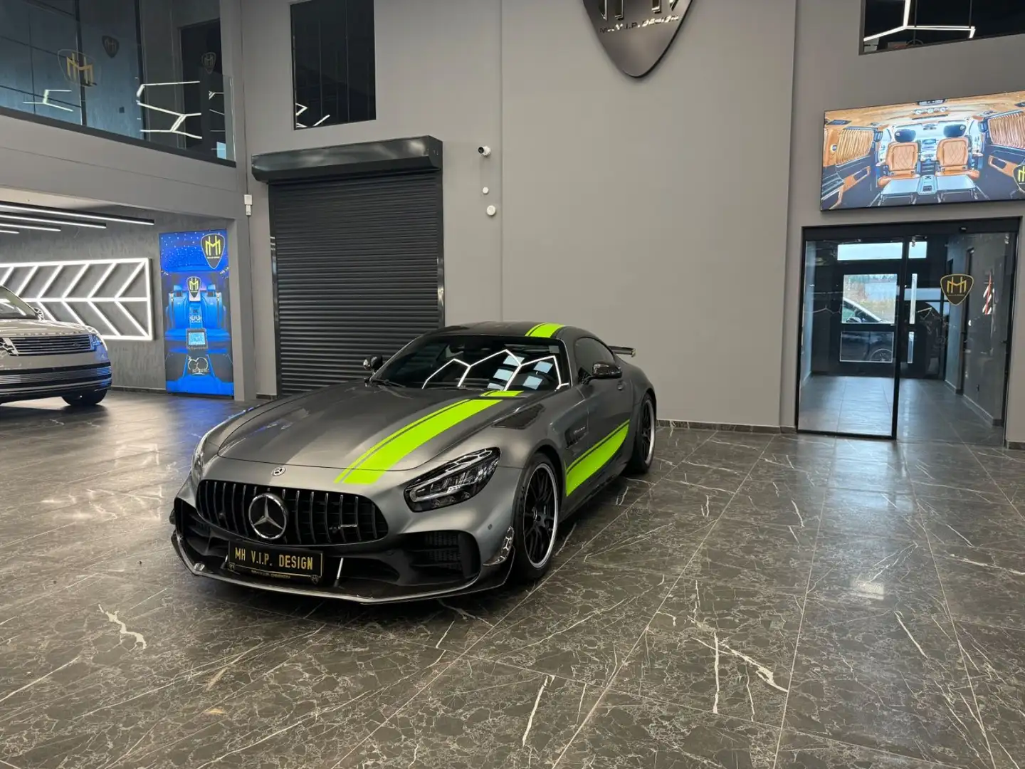 Mercedes-Benz AMG GT PRO CARBON 1 of 750 Grau - 1