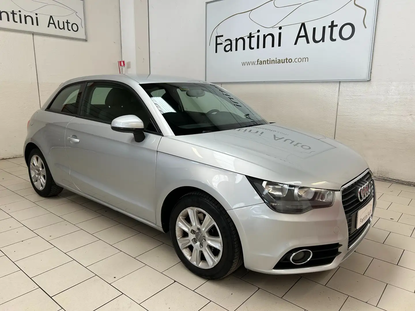 Audi A1 Attraction 1.6 TDI 3p-Ok Neopat-Dettagli in Bio Silber - 1