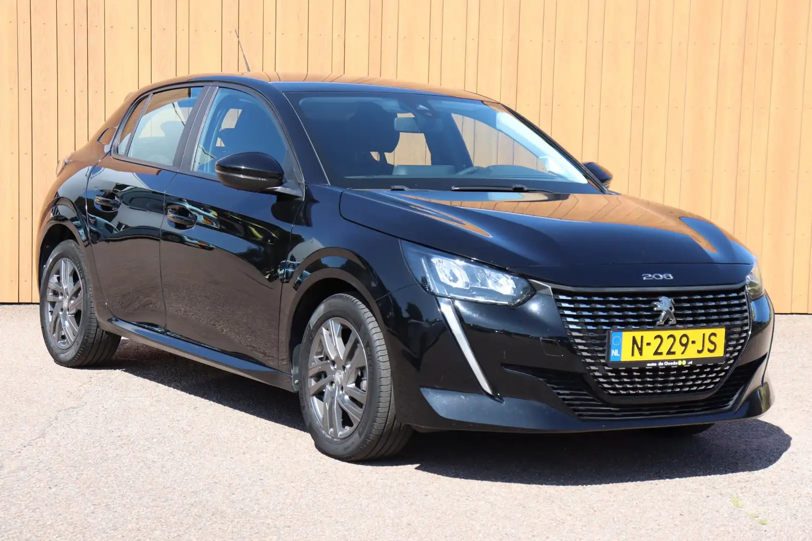 Peugeot 208 1.2 PureTech Active Pack Org.NL navi carplay lmv Zwart - 2