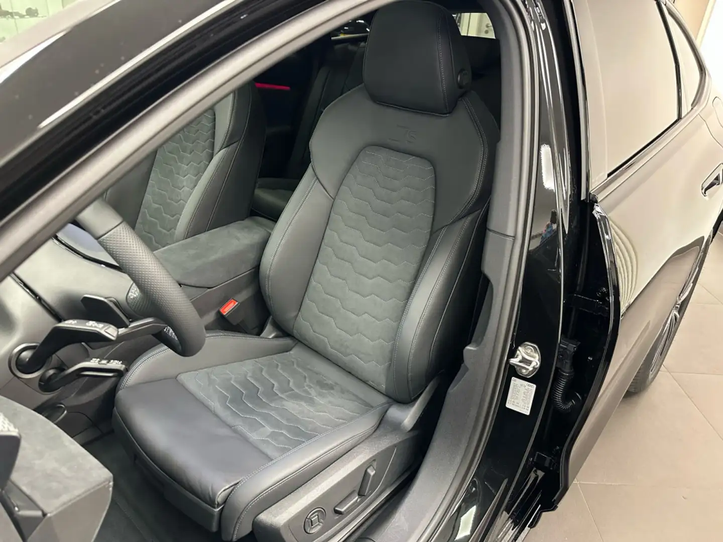 Audi A6 e-tron Sportback S line Performance 367 CV / 27 Noir - 2