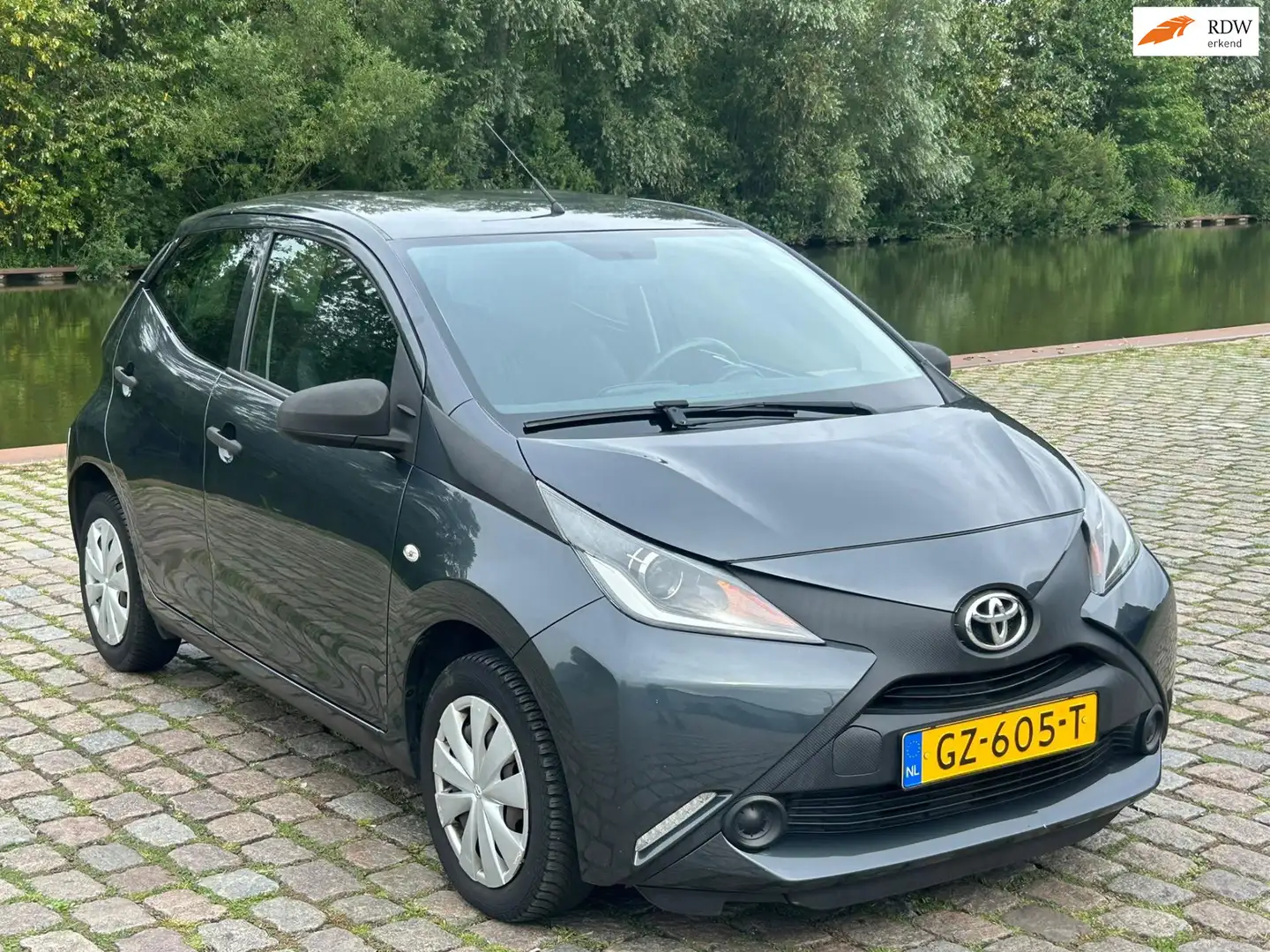 Toyota Aygo 1.0 VVT-i x-now 1e eigenaar dealer onderhouden air Gris - 1