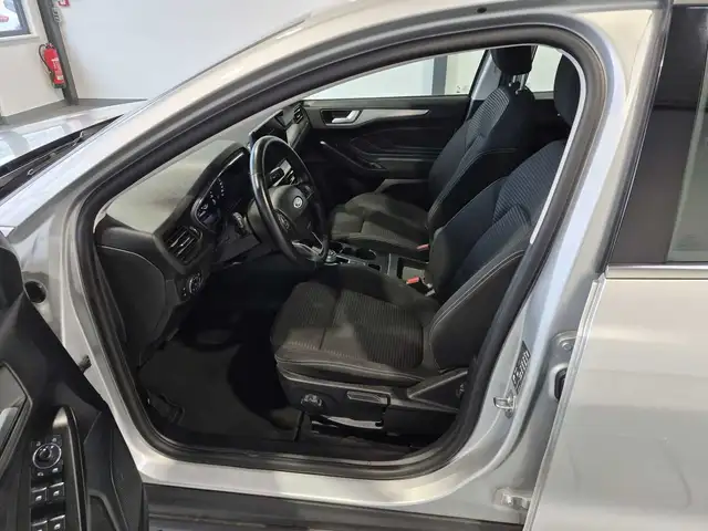 Ford Focus view 8