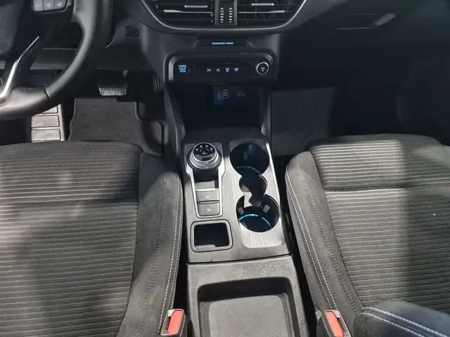 Ford Focus view 12