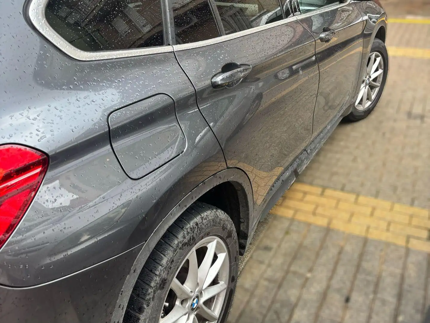 BMW X1 sDrive 16d Gris - 2