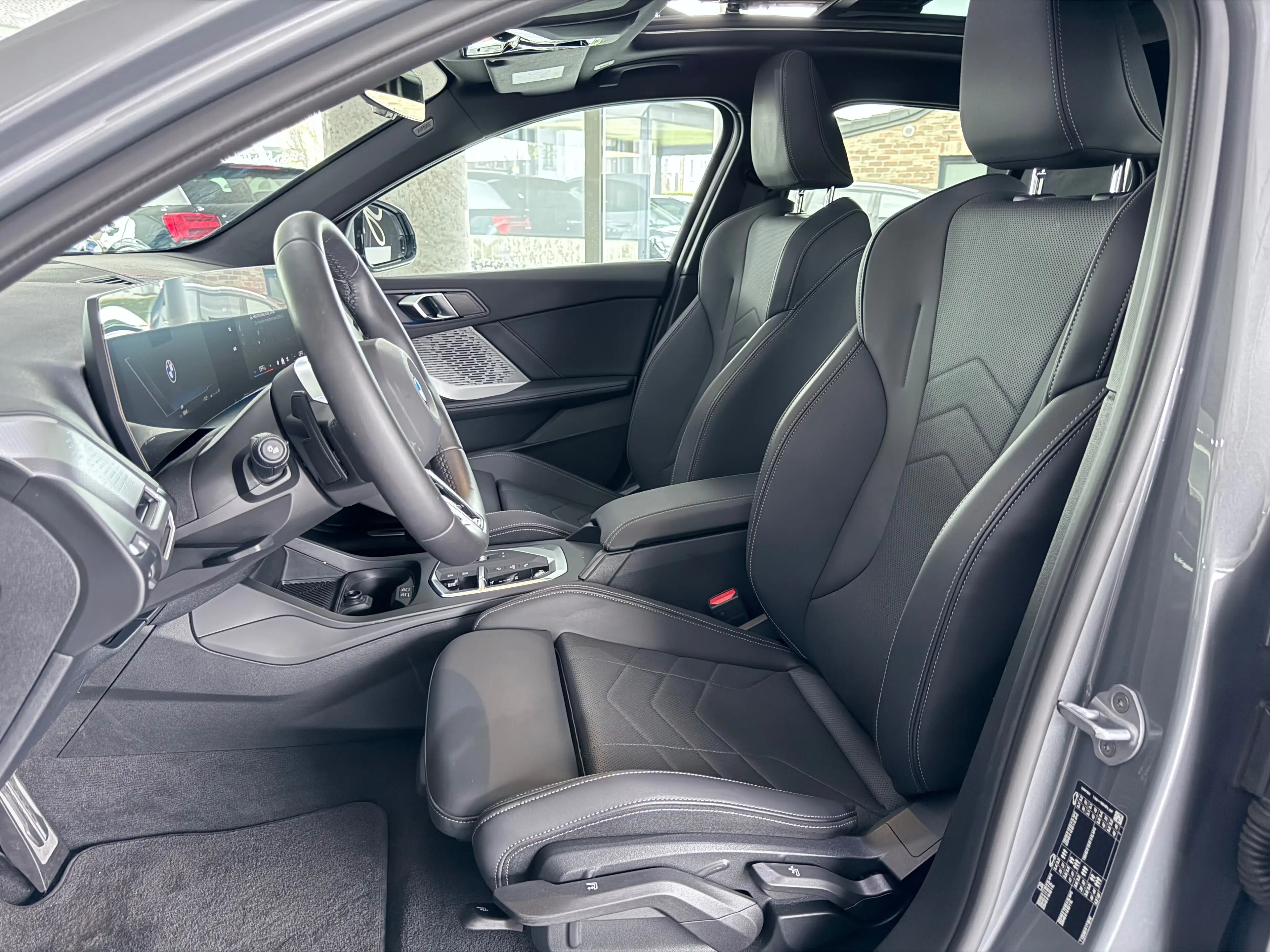 BMW 118 118D Pack M-Sport / Toit ouvrant — photo 13