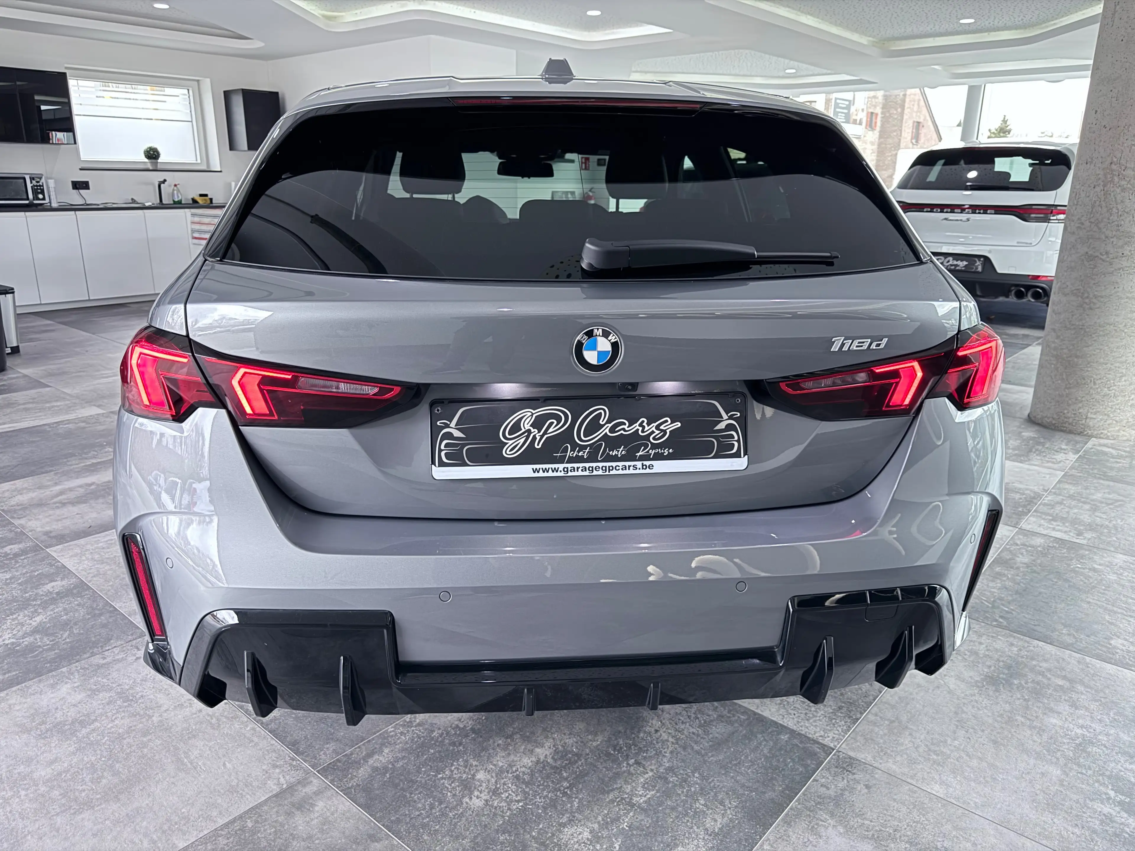 BMW 118 118D Pack M-Sport / Toit ouvrant — photo 6