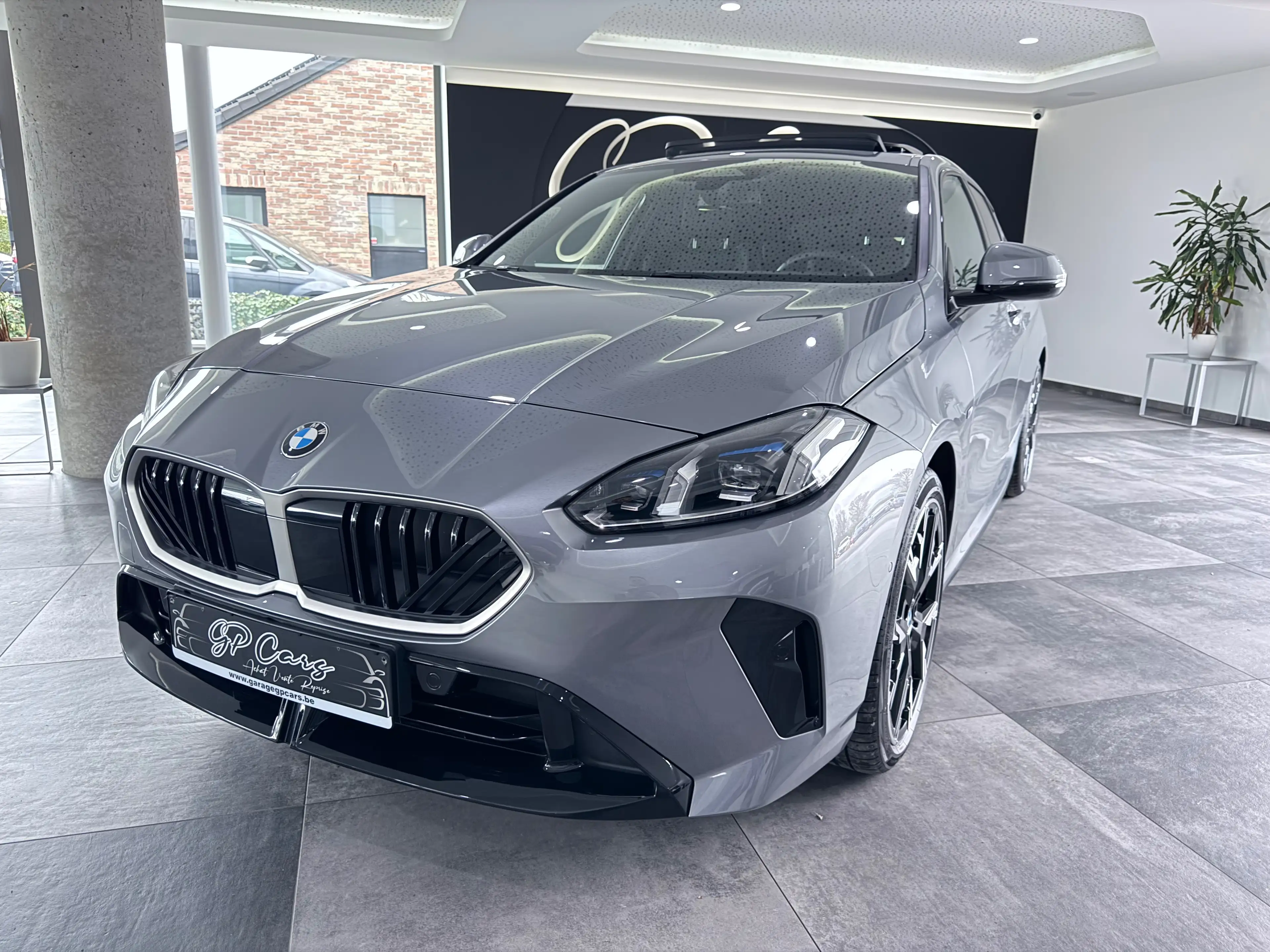BMW 118 118D Pack M-Sport / Toit ouvrant — photo 4