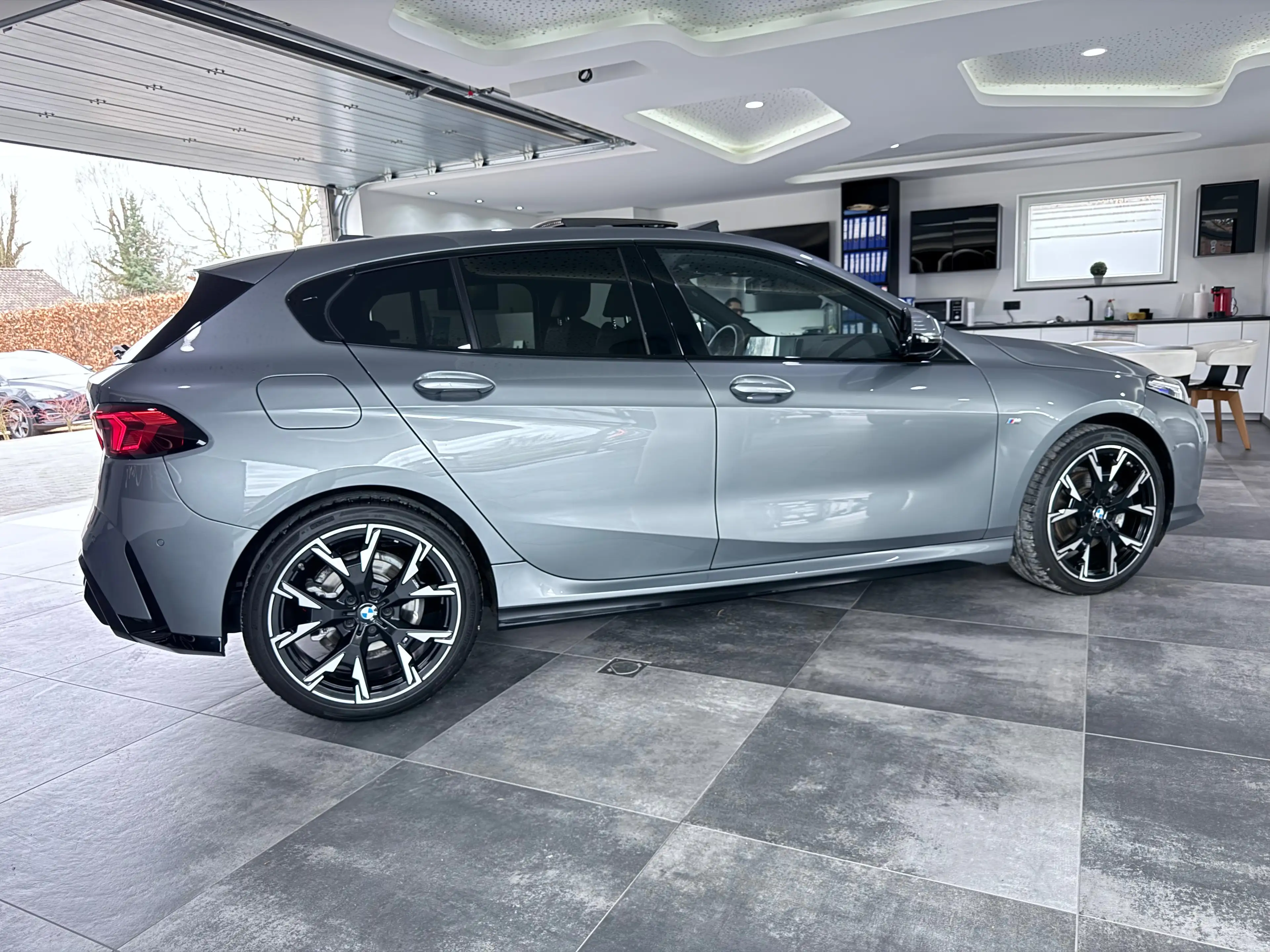 BMW 118 118D Pack M-Sport / Toit ouvrant — photo 8