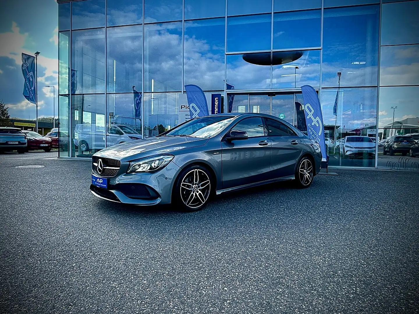 Mercedes-Benz CLA 220 d Edition 4MATIC Aut. / AMG LINE AUSSEN UND INNEN Grau - 2
