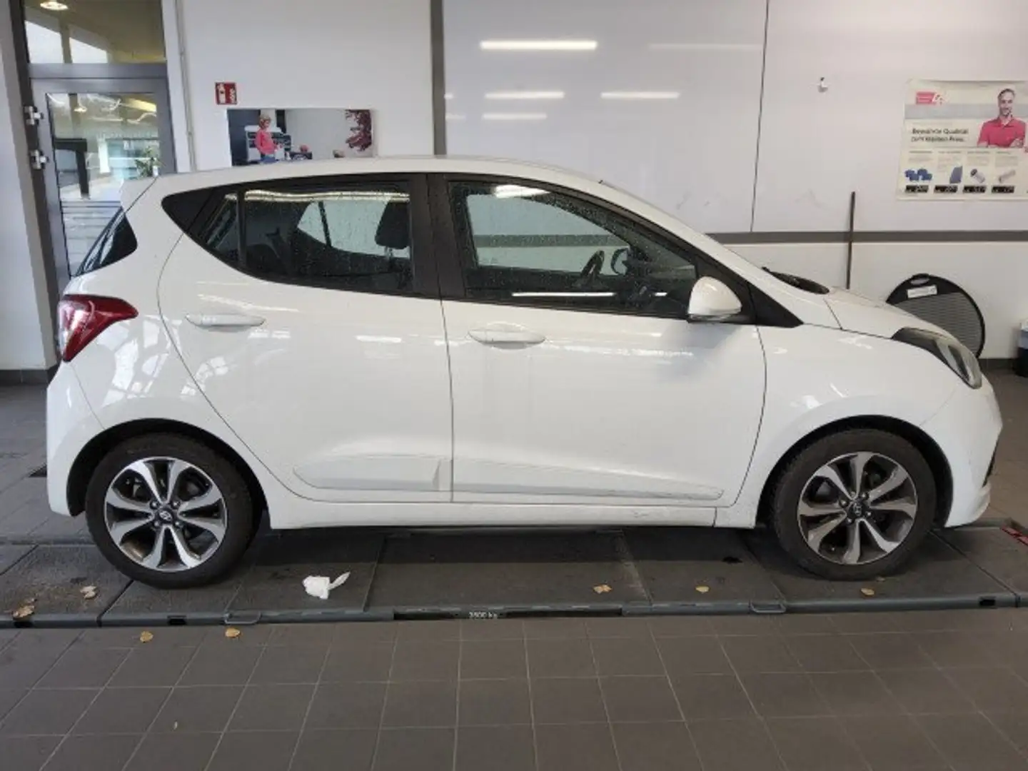 Hyundai i10 Style AUTOMATIK*87PS*1-HAND*BLUETOOTH*EINPARKHILFE Blanc - 2