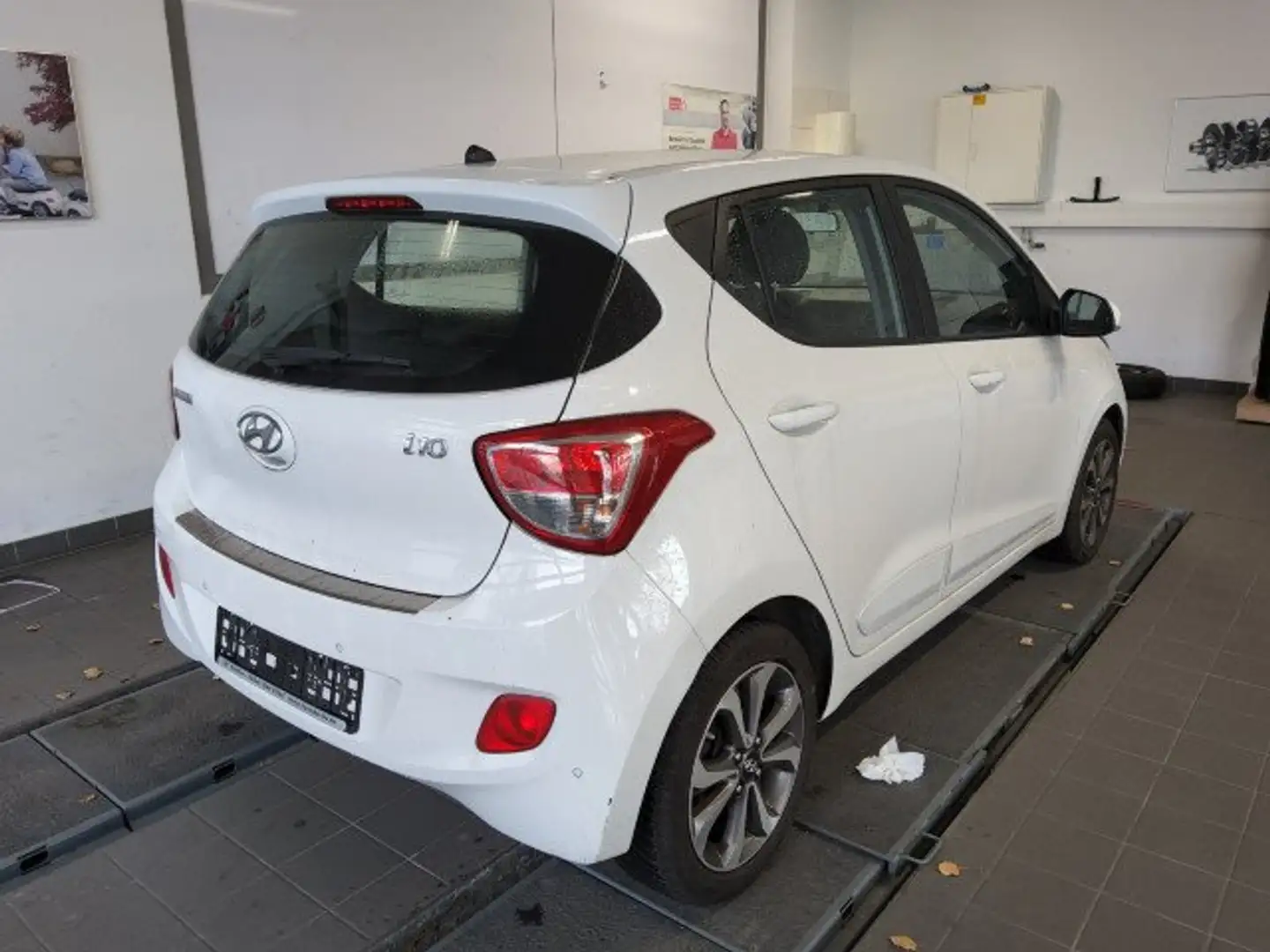 Hyundai i10 Style AUTOMATIK*87PS*1-HAND*BLUETOOTH*EINPARKHILFE Blanc - 1
