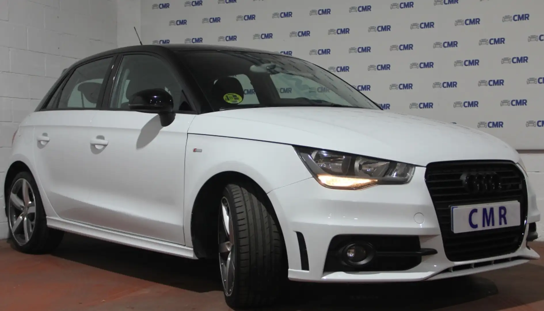 Audi A1 Sportback 1.6TDI Adrenalin Blanc - 2