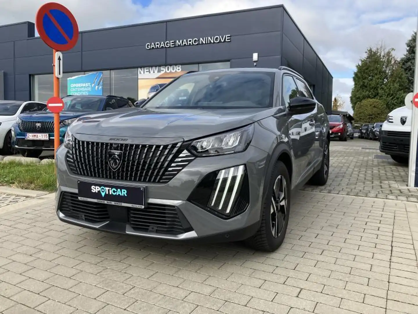 Peugeot 2008 II Allure Grijs - 1