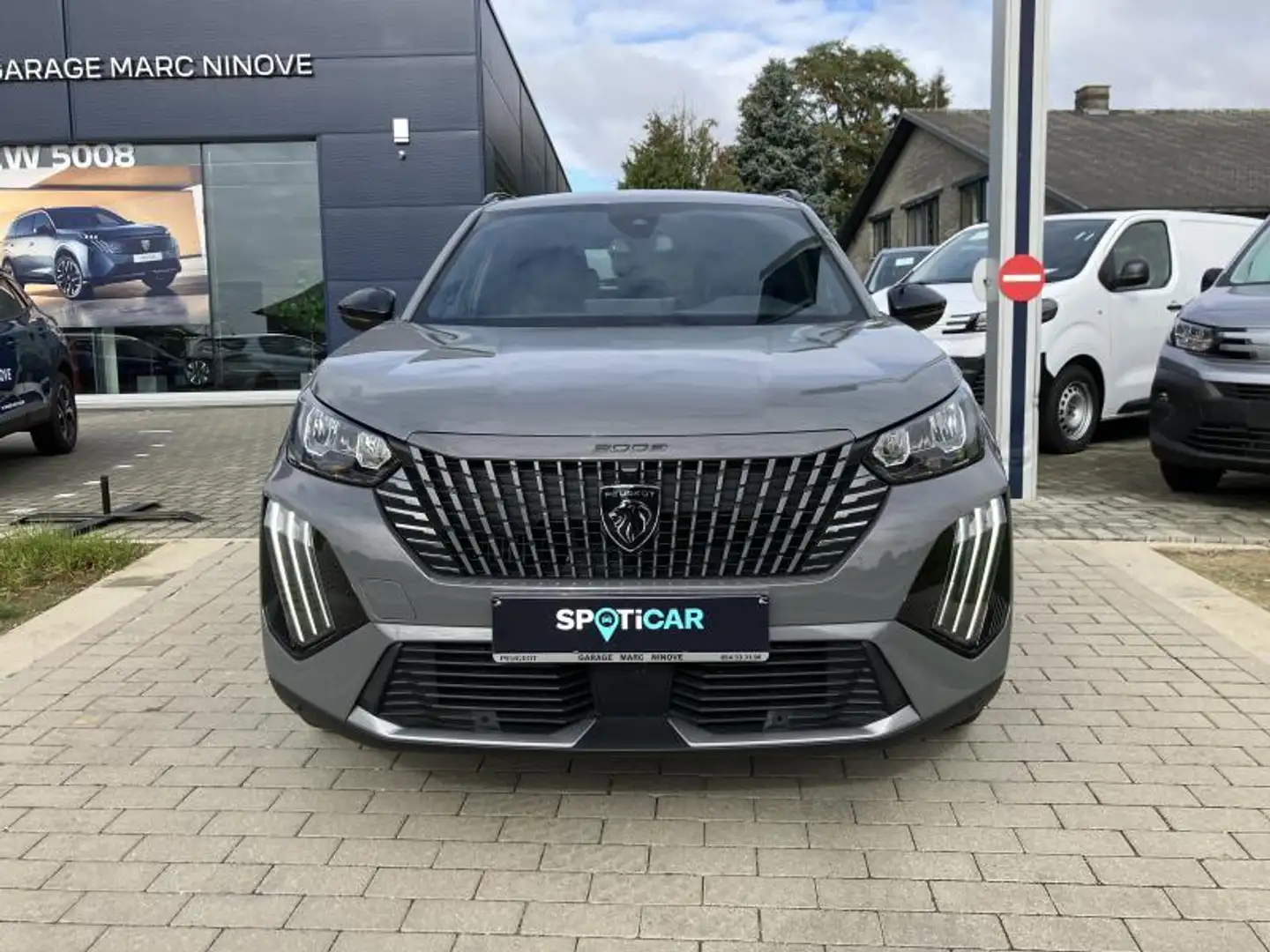 Peugeot 2008 II Allure Grijs - 2