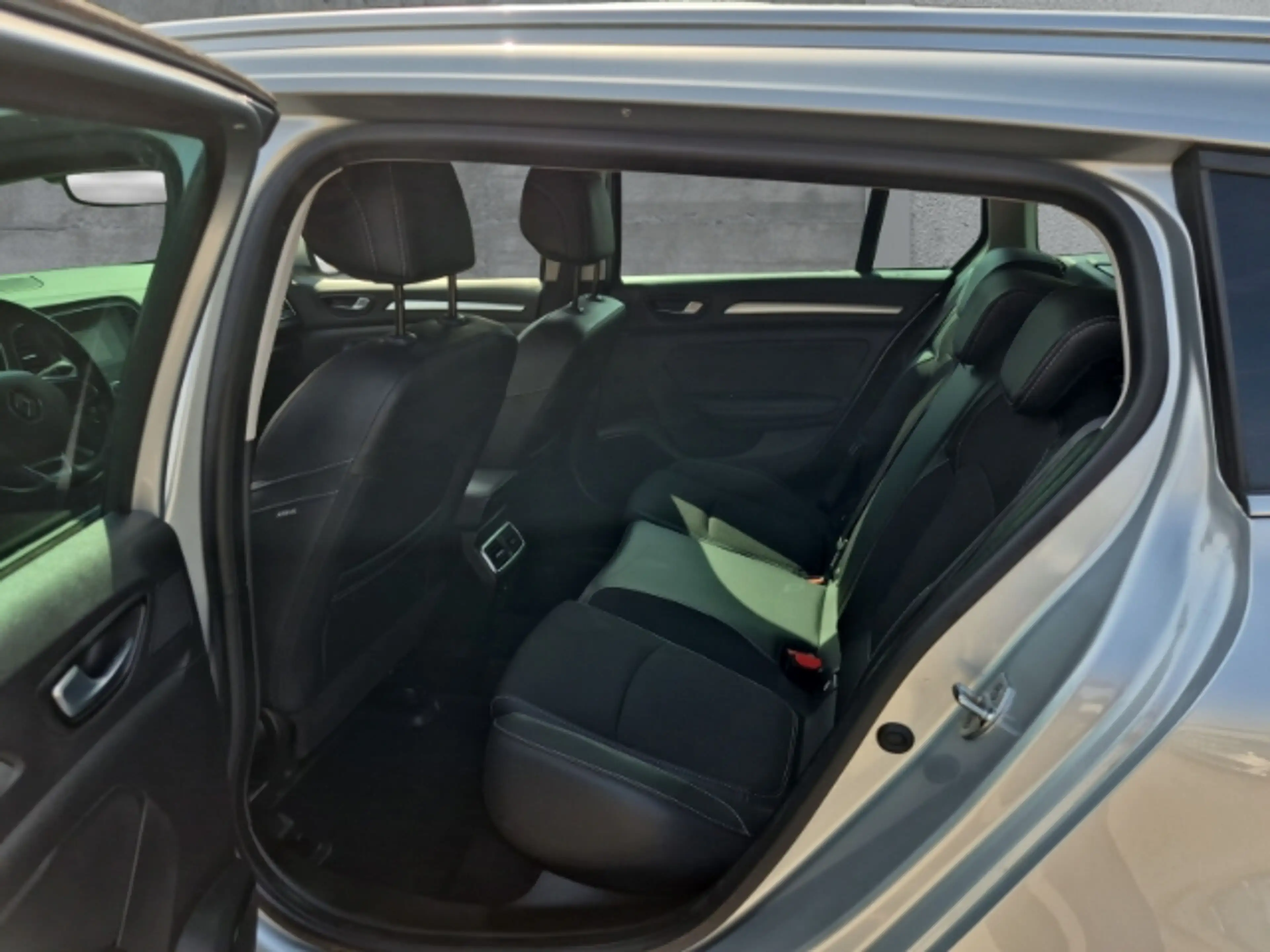 Renault Megane IV Grandtour Intens 1.5 dCi Winter Paket — photo 9