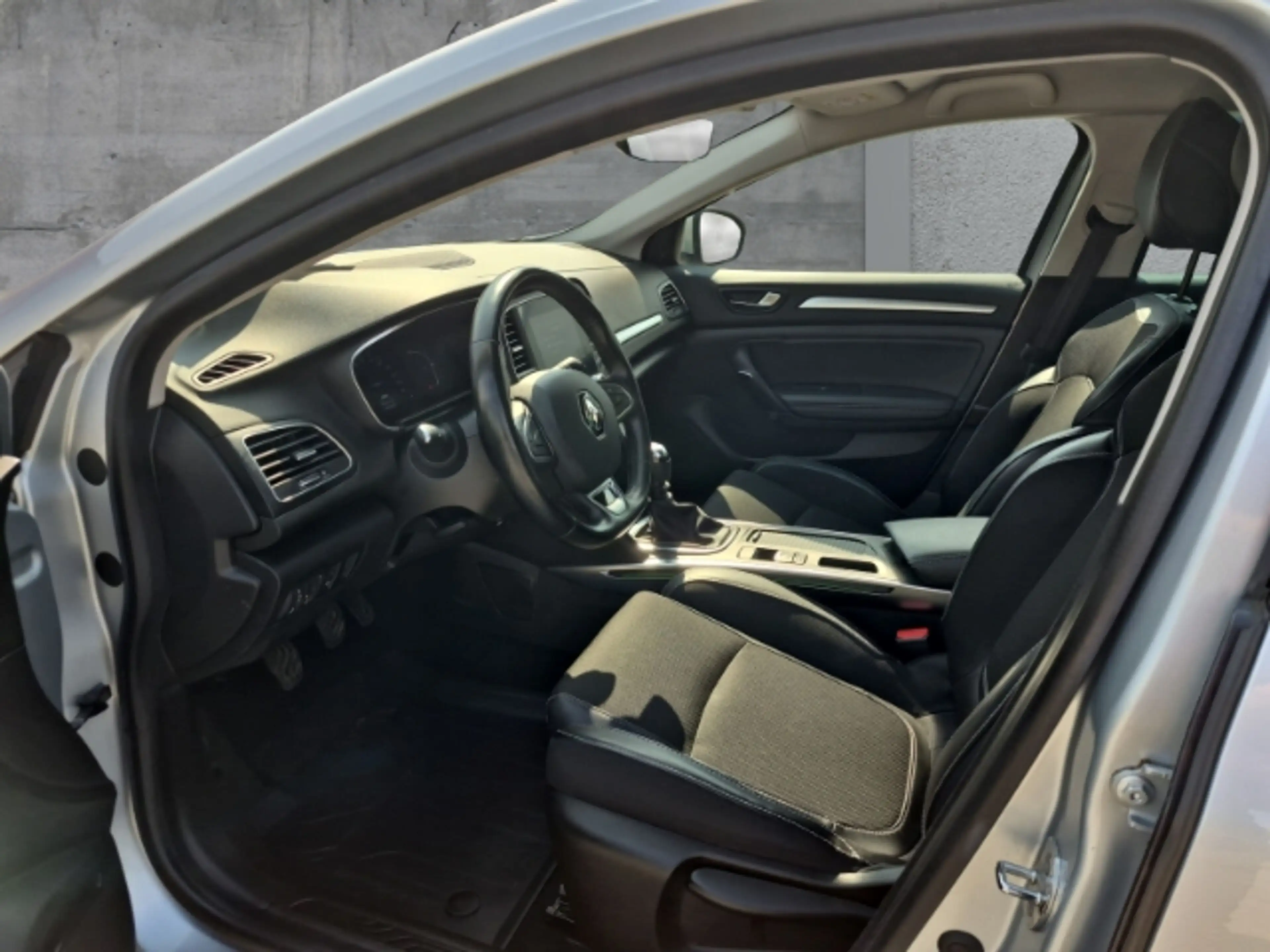 Renault Megane IV Grandtour Intens 1.5 dCi Winter Paket — photo 8