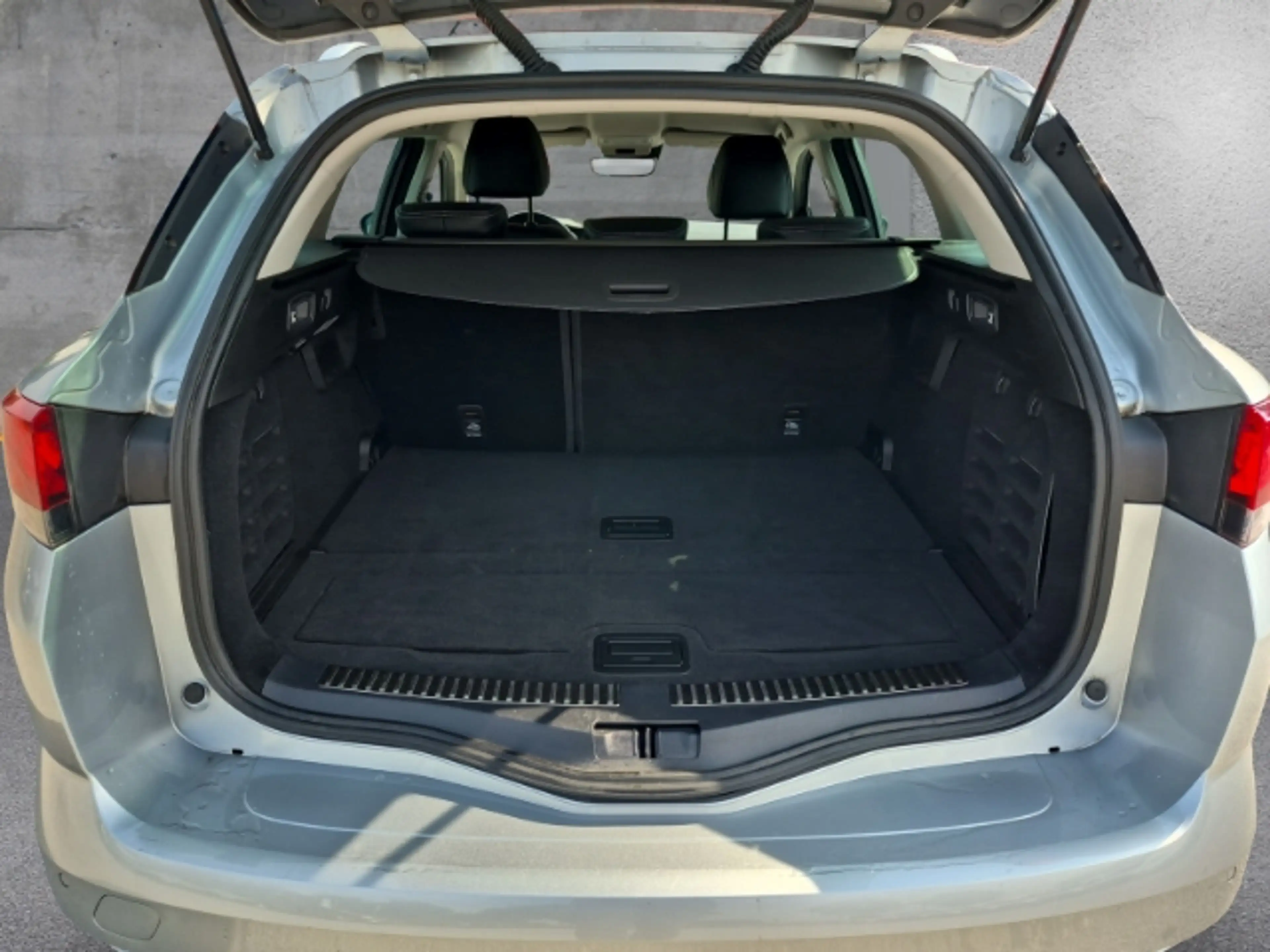 Renault Megane IV Grandtour Intens 1.5 dCi Winter Paket — photo 15