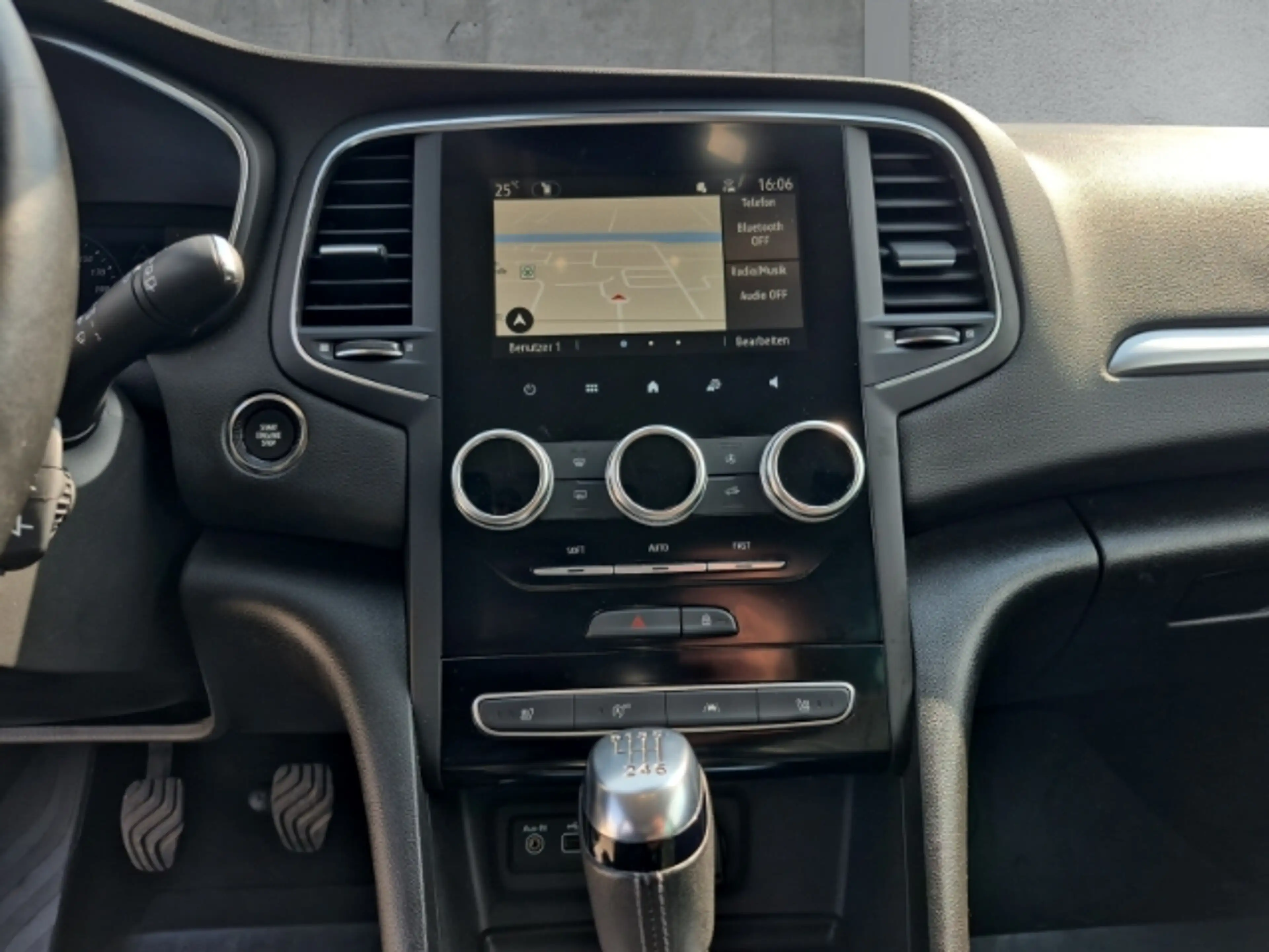Renault Megane IV Grandtour Intens 1.5 dCi Winter Paket — photo 12