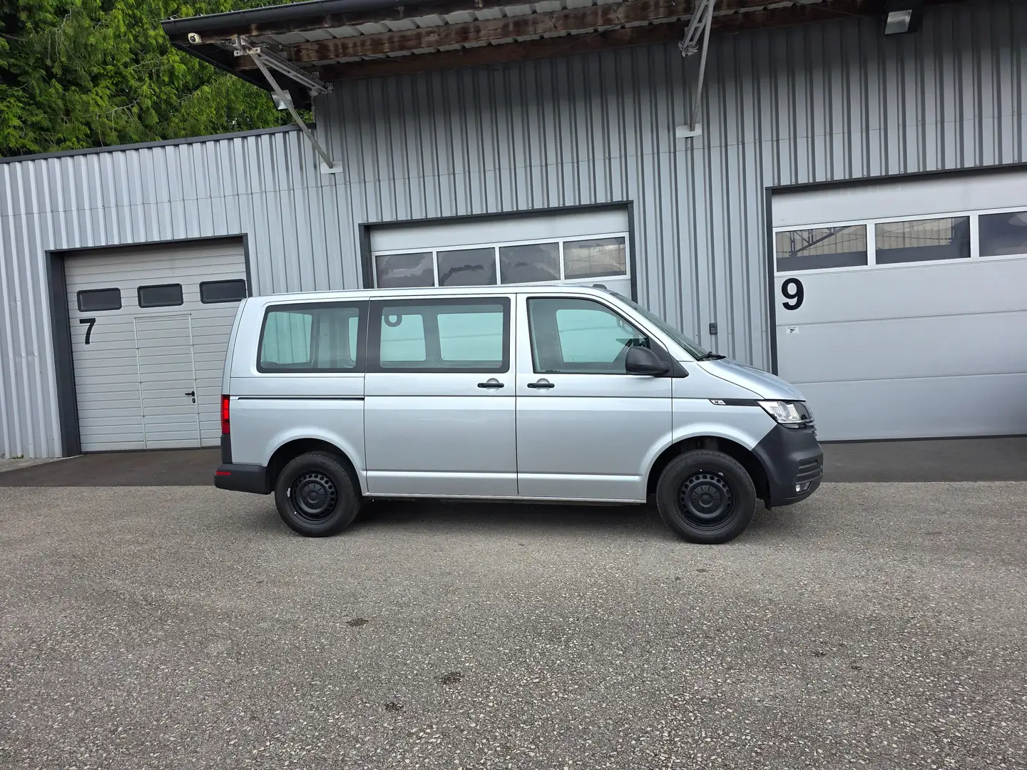Volkswagen T6.1 Kombi FWD Grau - 1