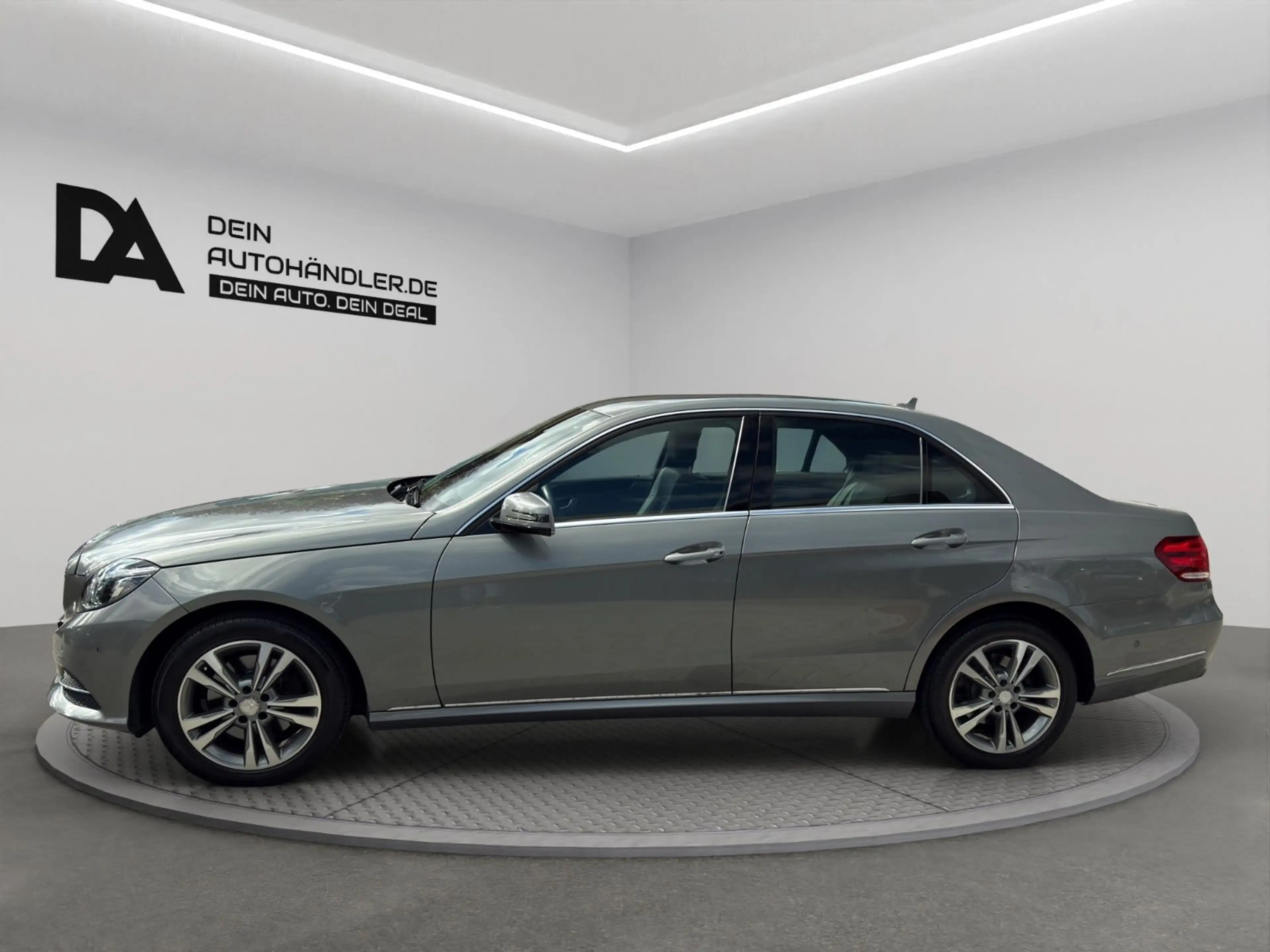 Mercedes-Benz E 250 Limousine Avantgarde *LED*1.Hand* — photo 3