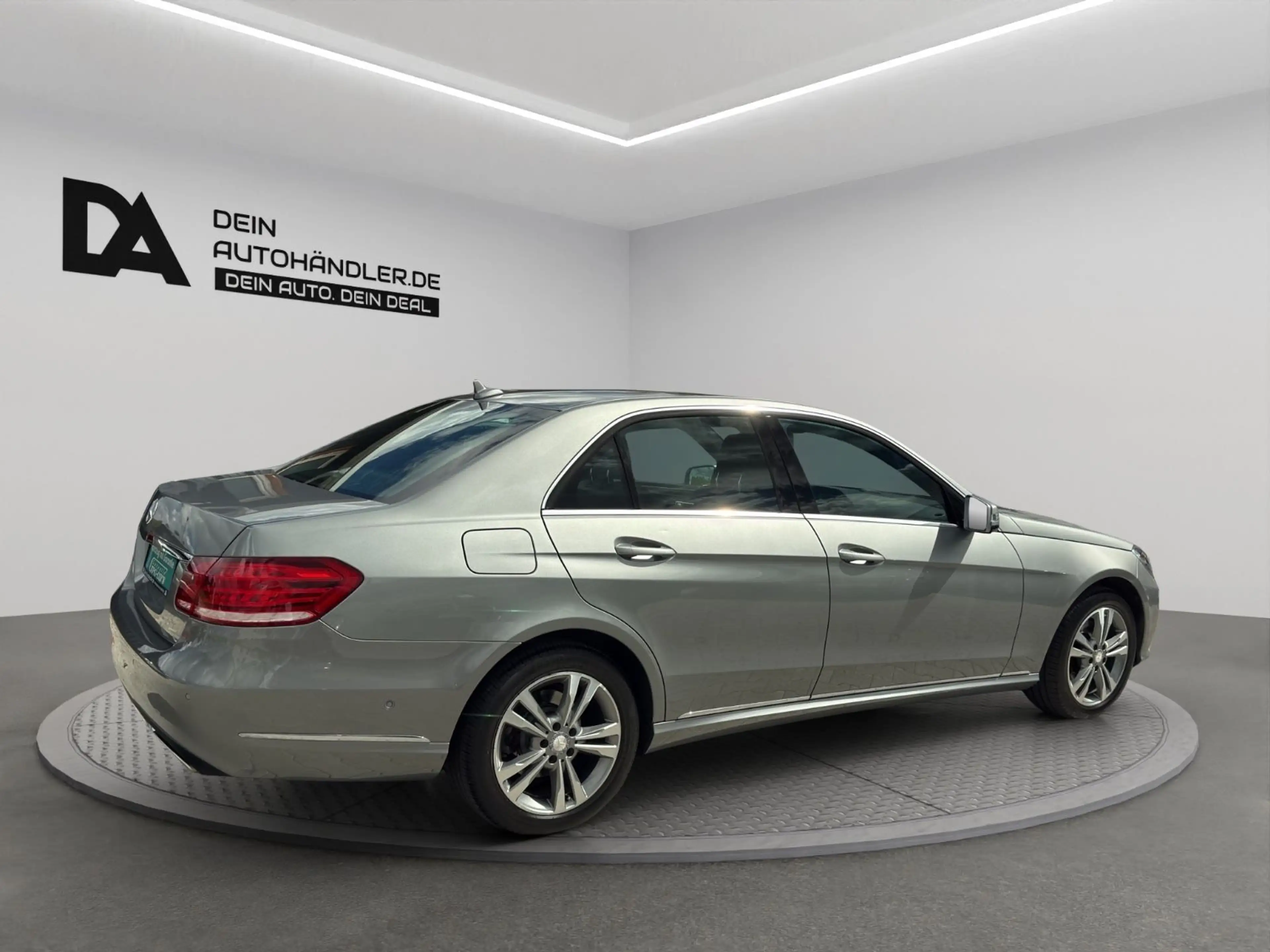 Mercedes-Benz E 250 Limousine Avantgarde *LED*1.Hand* — photo 6