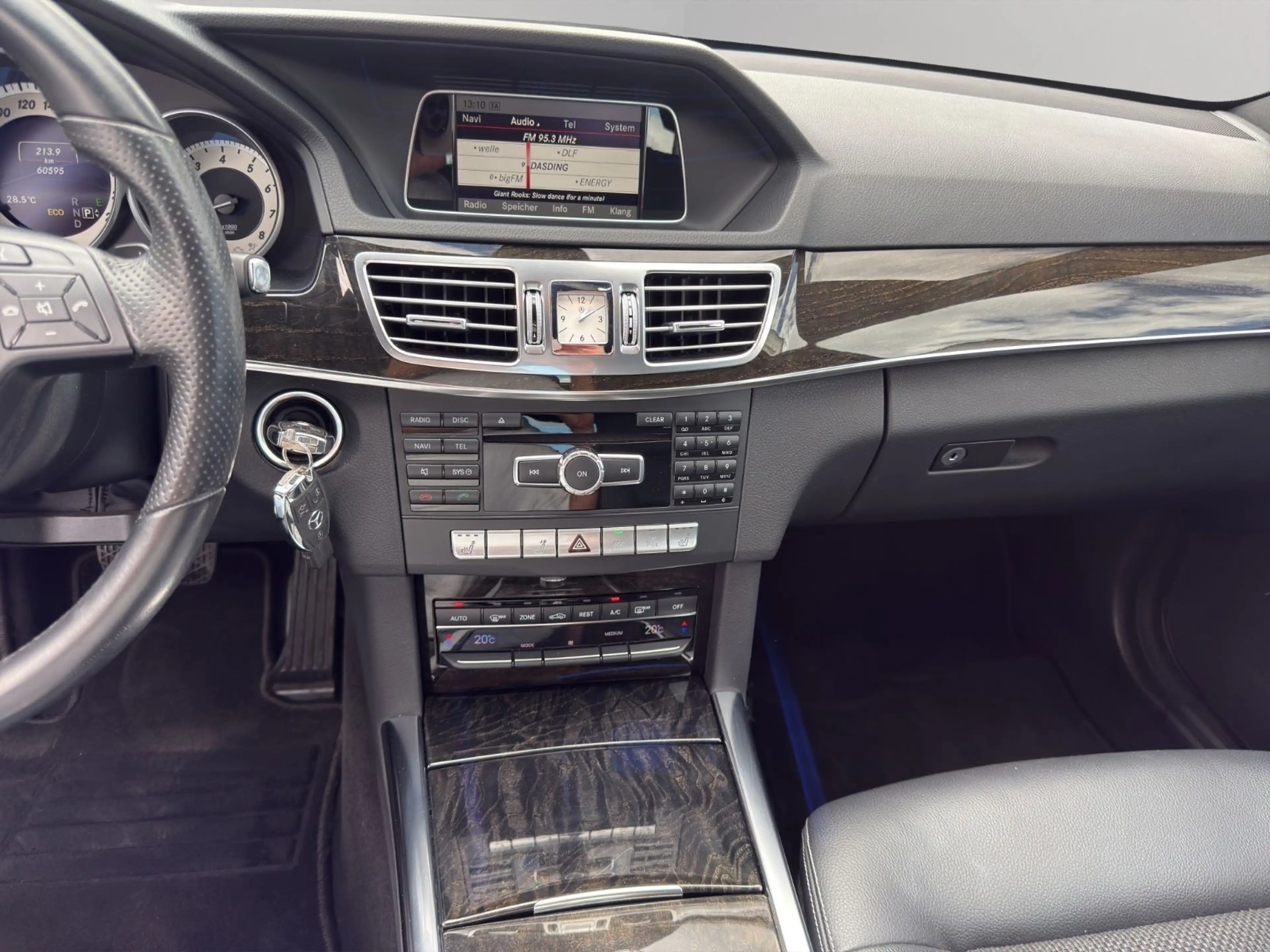 Mercedes-Benz E 250 Limousine Avantgarde *LED*1.Hand* — photo 15