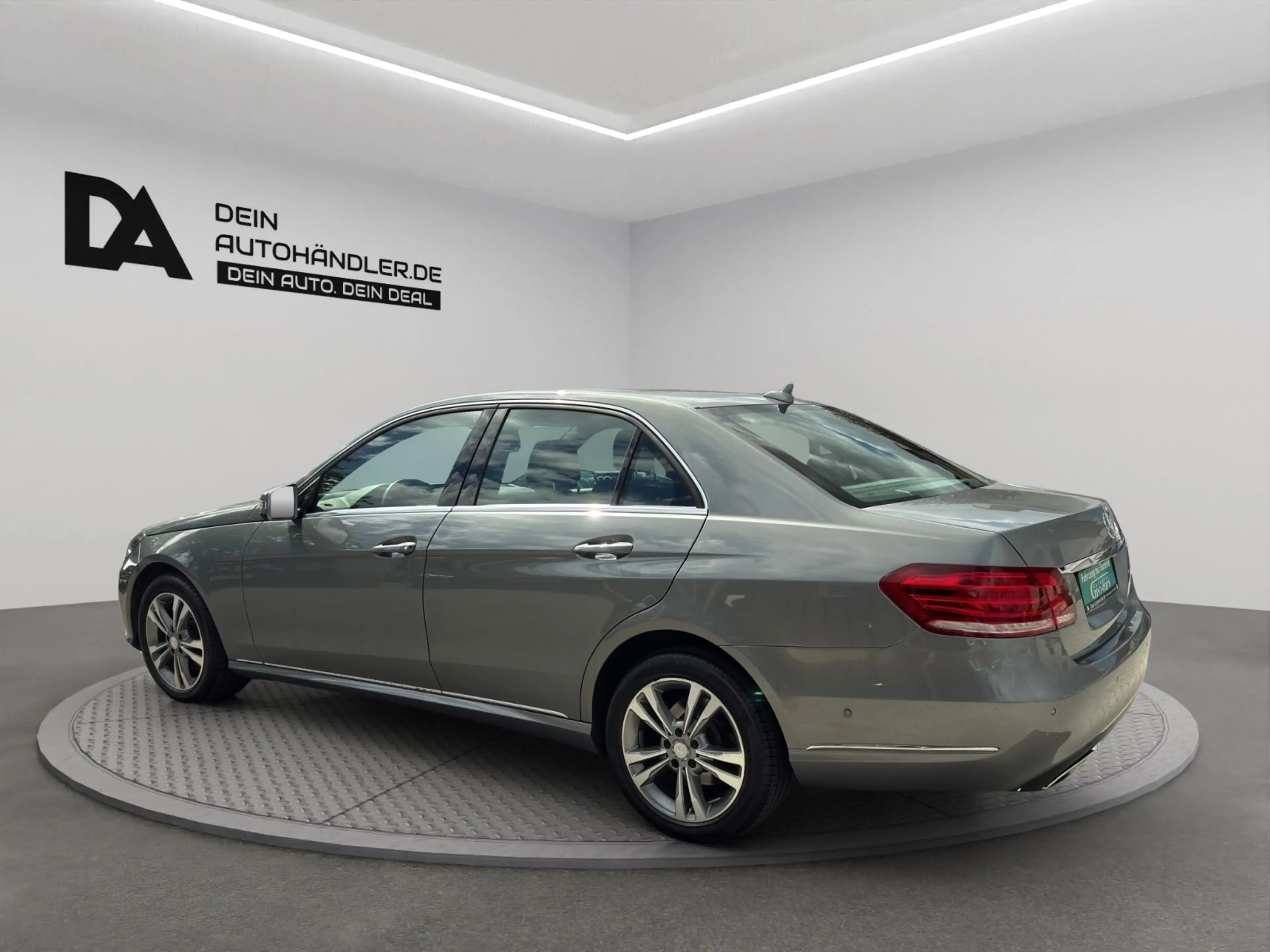 Mercedes-Benz E 250 Limousine Avantgarde *LED*1.Hand* — photo 4