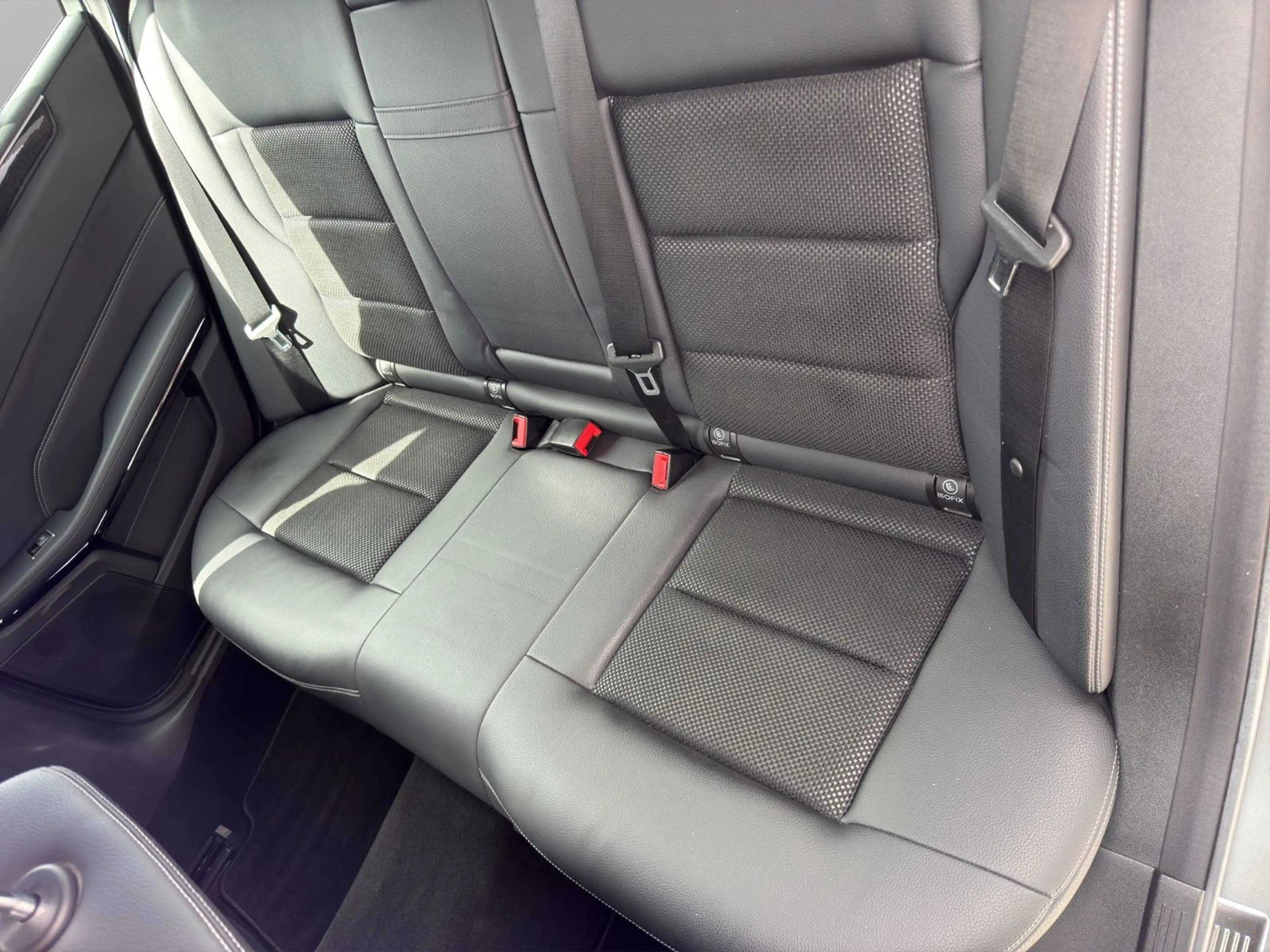 Mercedes-Benz E 250 Limousine Avantgarde *LED*1.Hand* — photo 13