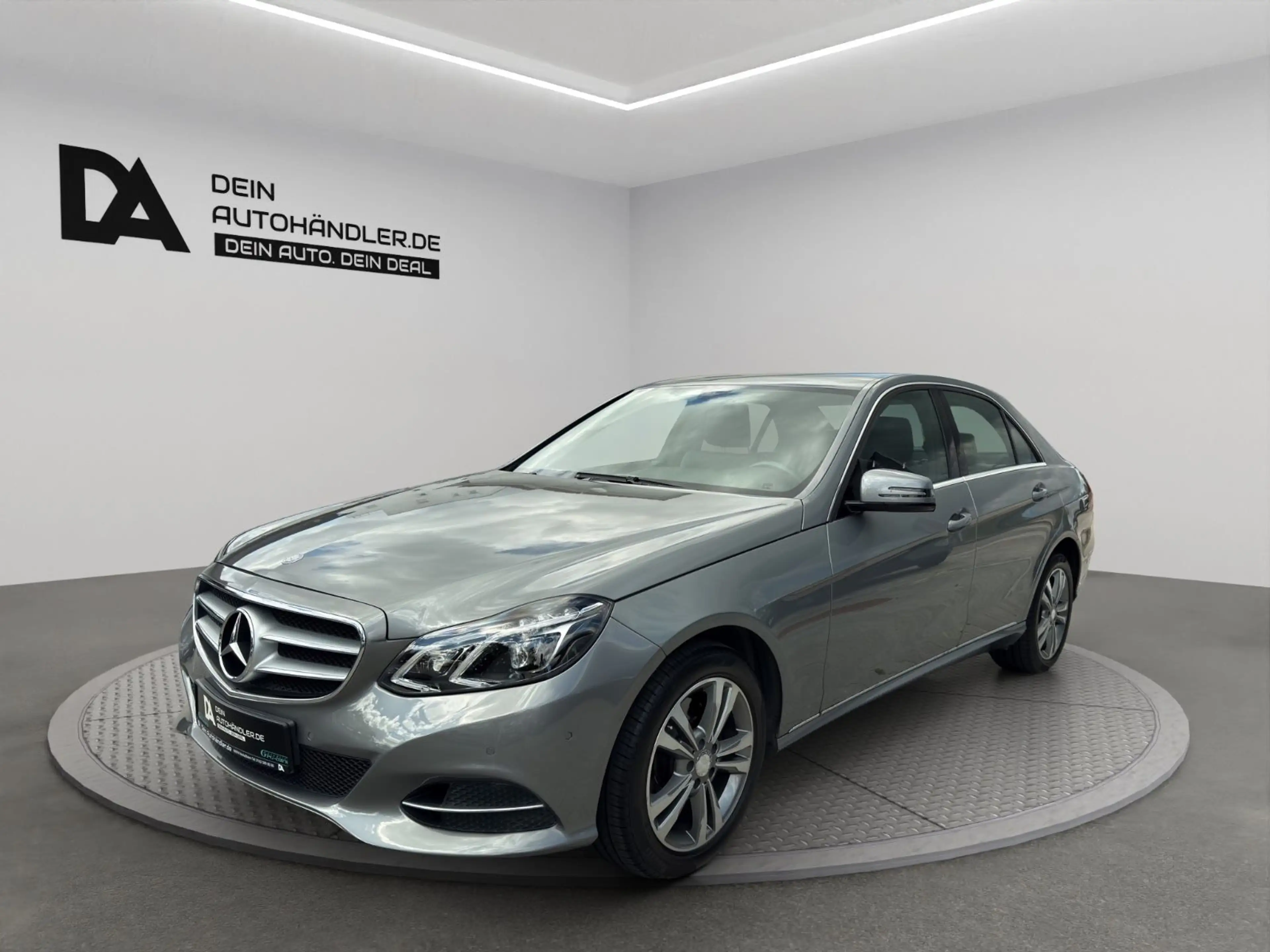 Mercedes-Benz E 250 Limousine Avantgarde *LED*1.Hand* — photo 2
